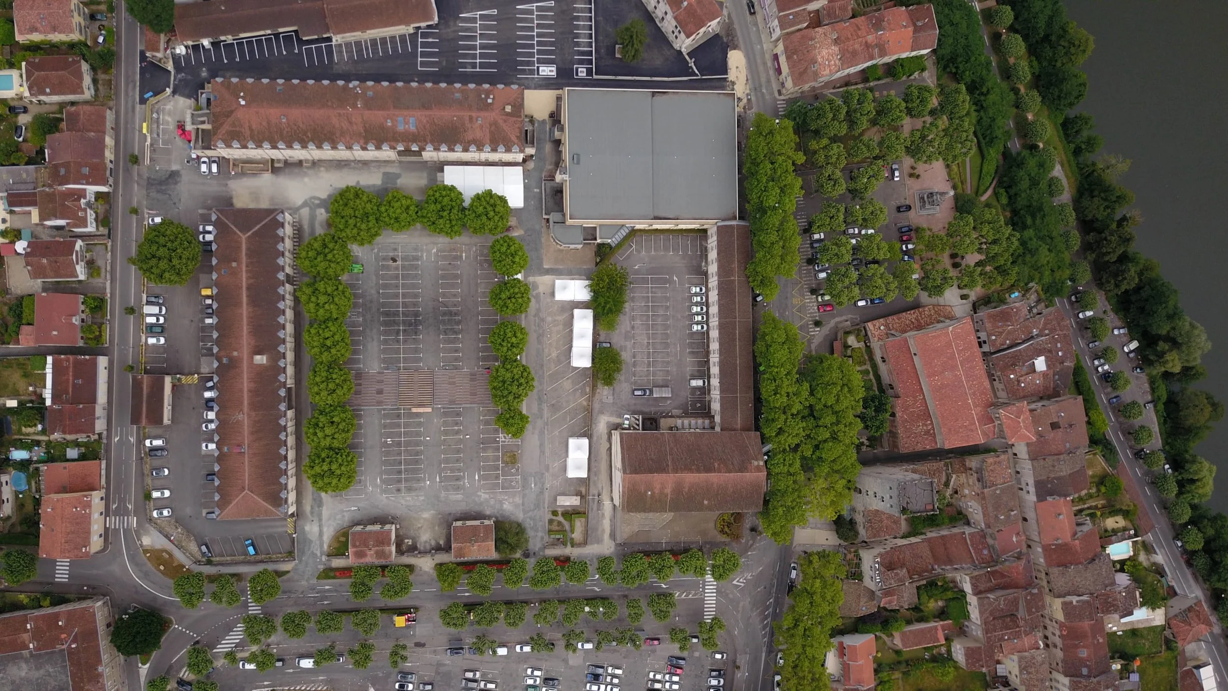 antonio-virga-architecte-luc-boegly-pierre-lasvenes-cinema-in-cahors (30).jpg