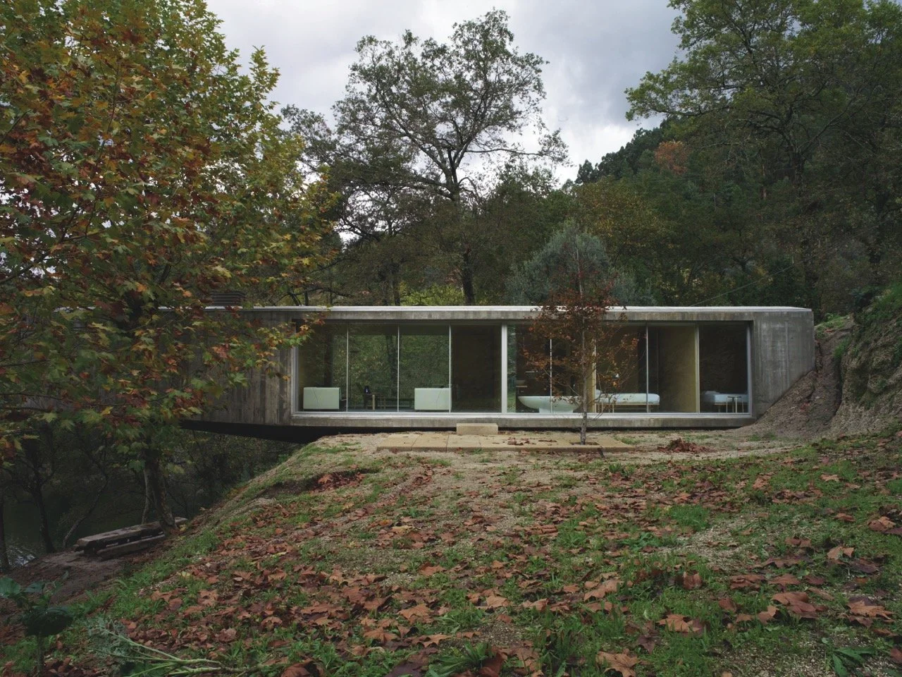 5f7c96c70f4d147d43cca91f_thisispaper-portugal-retreat-House-Gerês-Correia-Ragazzi-6.jpg