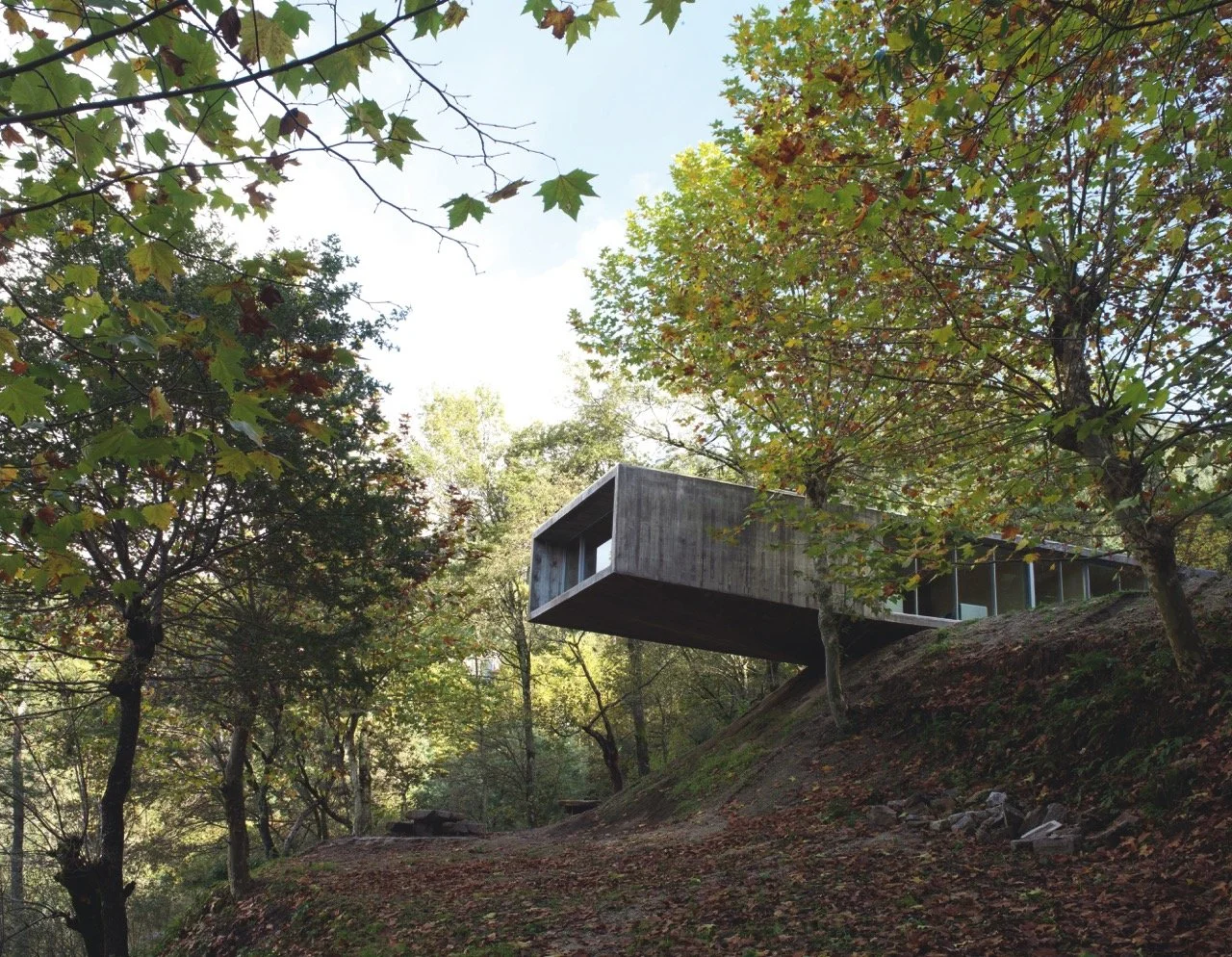 5f7c96db5706a0009439ece6_thisispaper-portugal-retreat-House-Gerês-Correia-Ragazzi-4.jpg