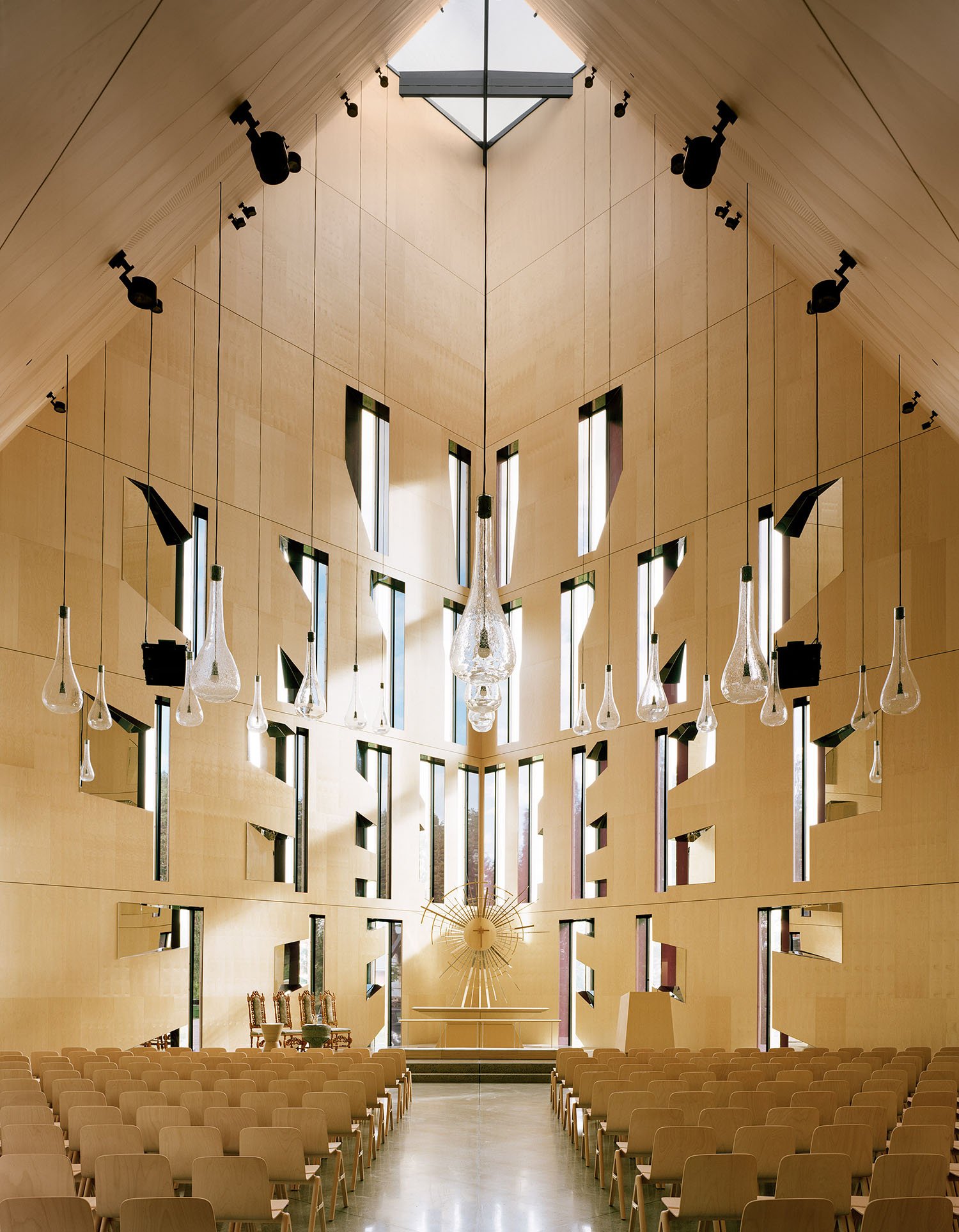 5ed7b534f50cb8ee6ba0336d_thisispaper_sacral_valer-kirke-espen-surnevik-norway-church-architecture-timber-_thisispaper_2364_col_14.jpg