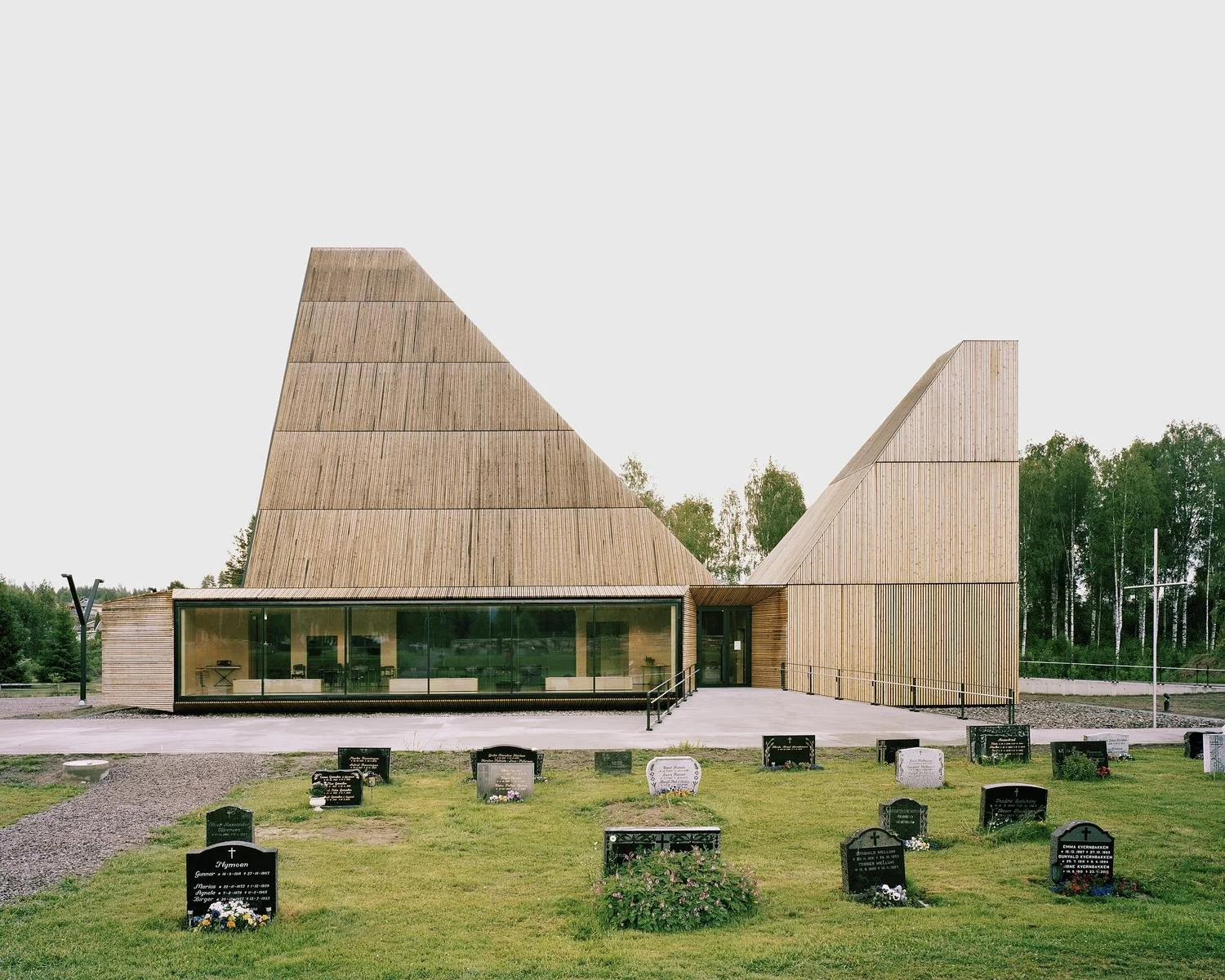 5ed7b5370d30229e8f3a970e_thisispaper_sacral_espen-surnevik-vler-kirke-05.jpg