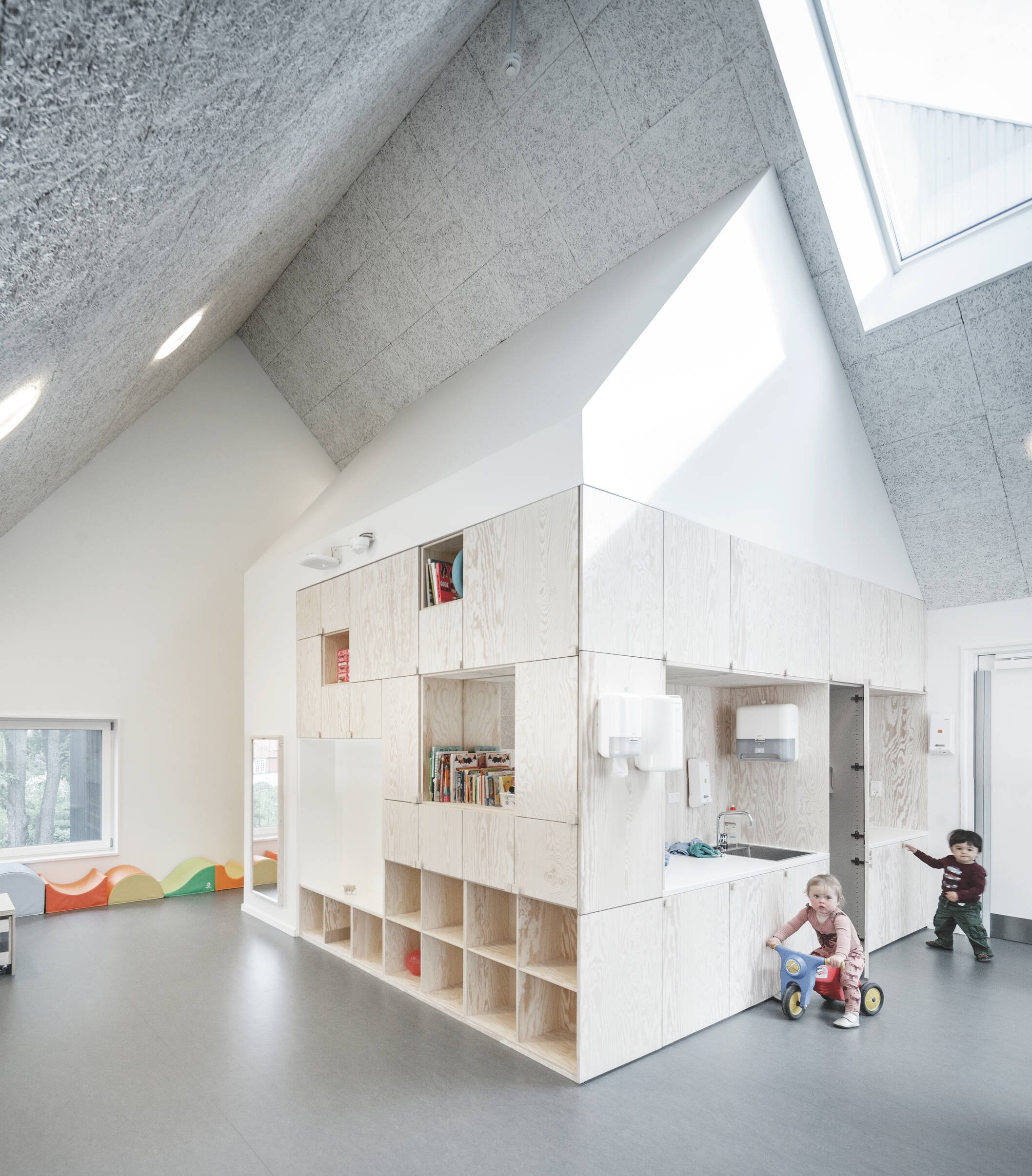 130_cobe_frederiksvej_kindergarten_interior_detail-5cd3f45b97bcc_1bfe893cdf8139d2a1348d15ca57e83c.jpg