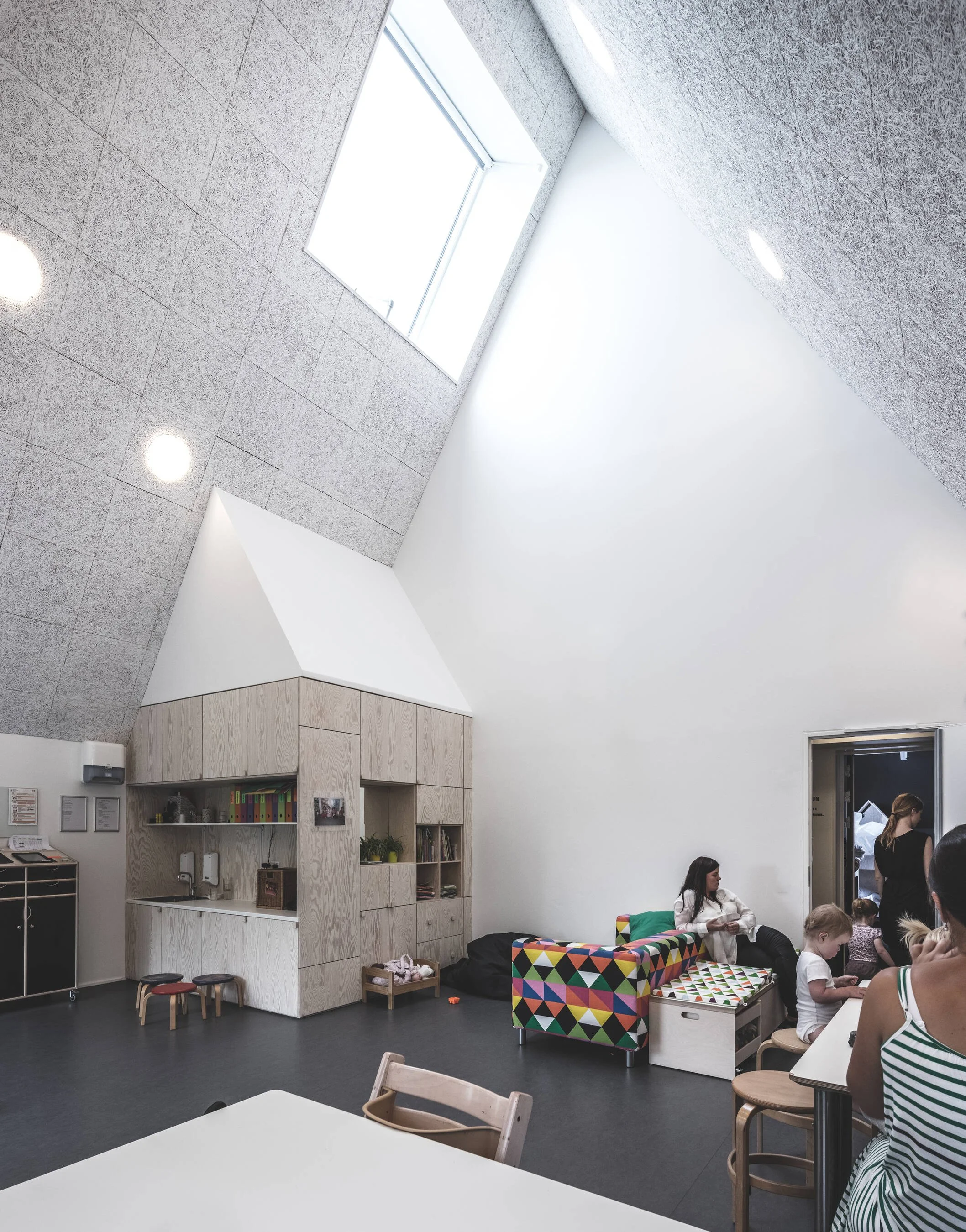 180_cobe_frederiksvej_kindergarten_interior_detail-5cd3f755c21de_1bfe893cdf8139d2a1348d15ca57e83c.jpg