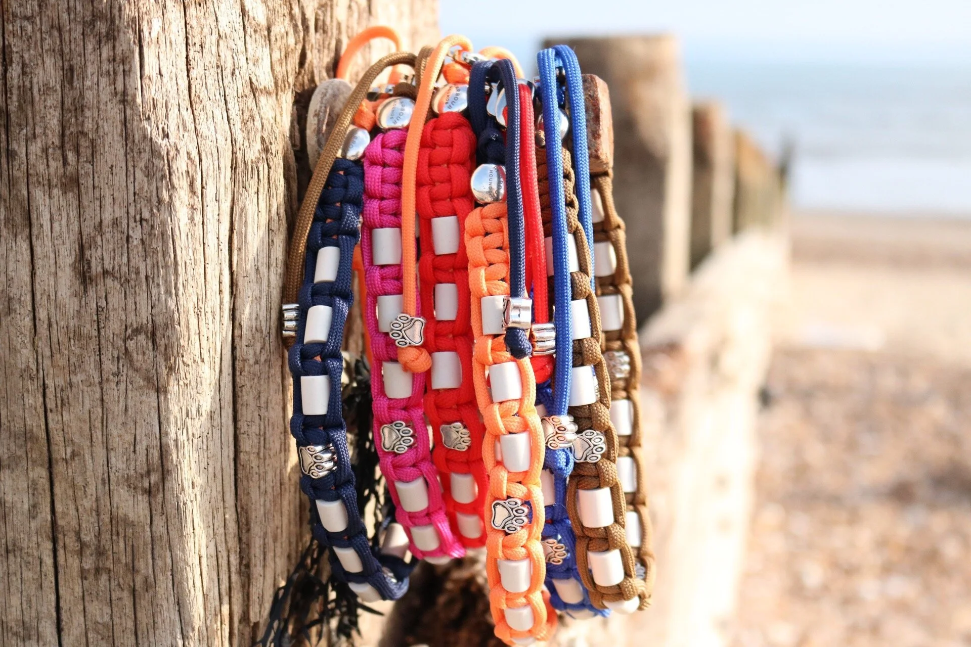 How do the EM® ceramic beads in tick collars work?