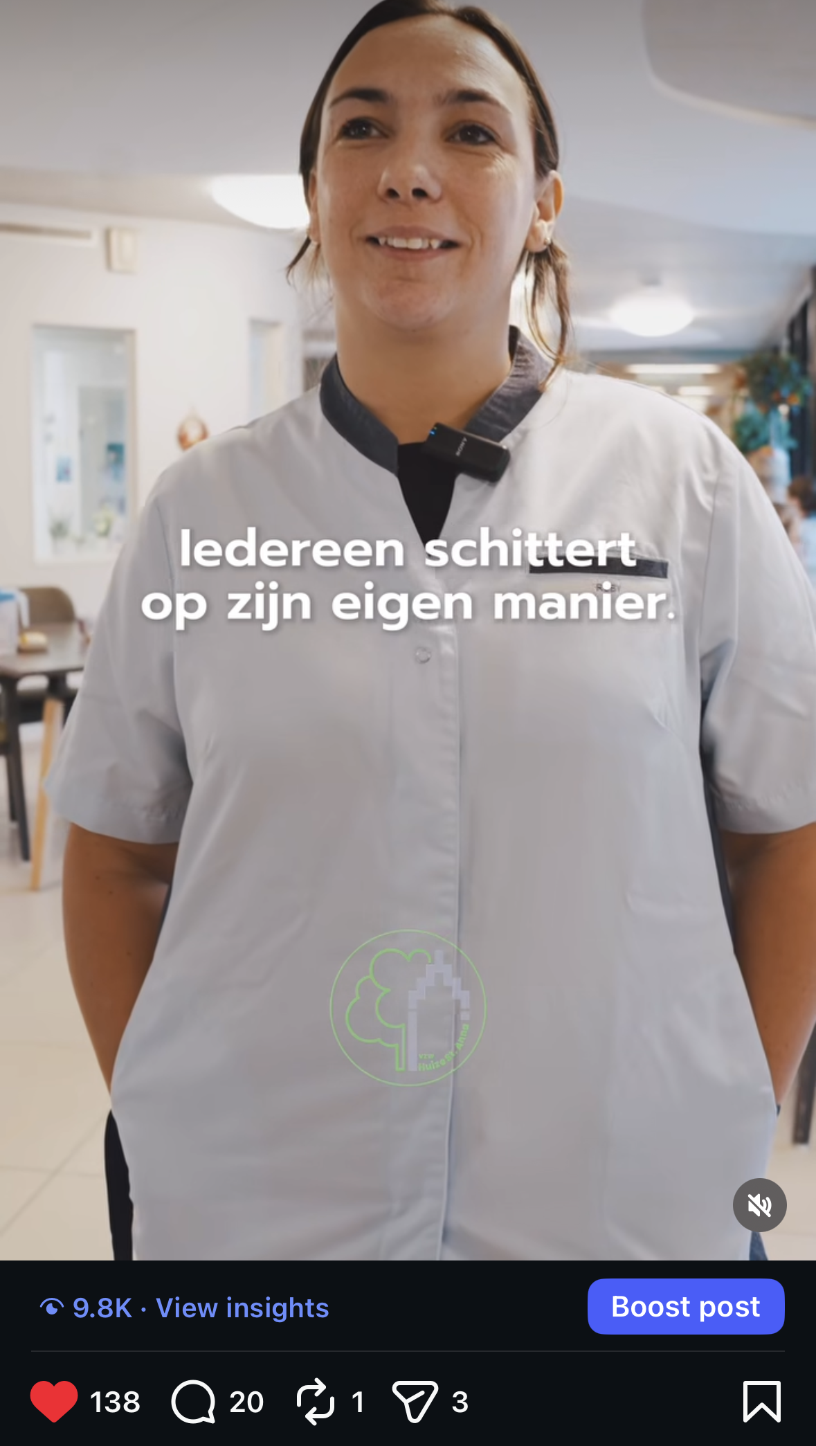 Authentieke employer branding video in een woonzorgcentrum waarin zorgpersoneel vertelt over hun passie en werk, met focus op menselijkheid en vertrouwen.