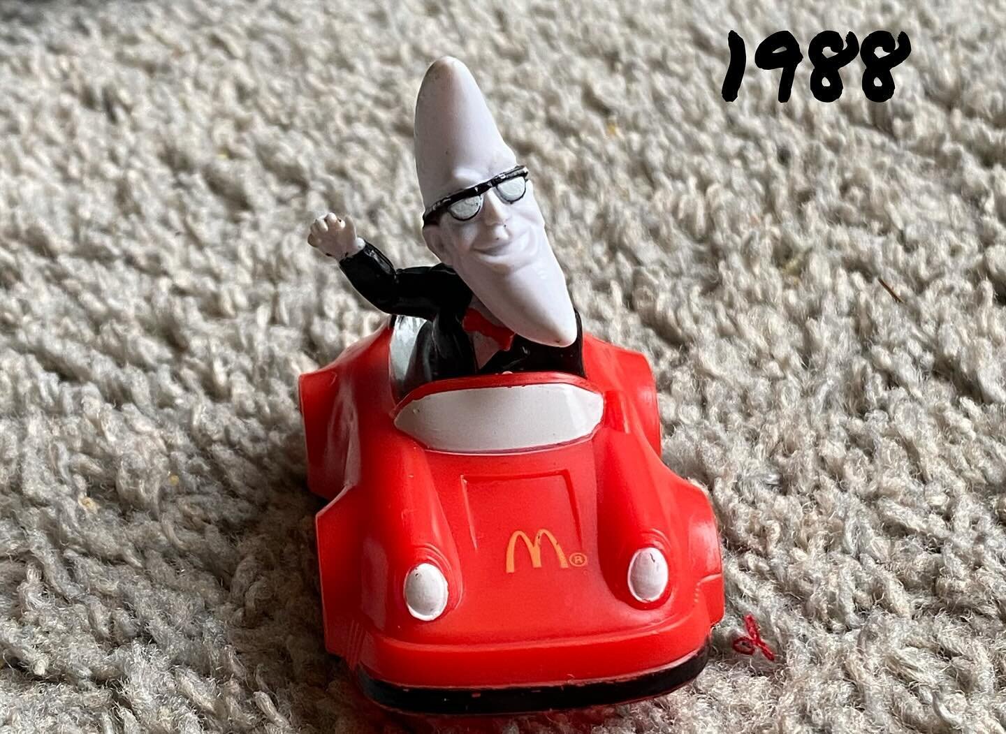 What's the first song that comes to your mind when you see this toy? I can't believe I found #moonman! #mcdonalds🍔🍟 #80skids #90skidsknow #drivethru #happymealtoys #happymealtoy