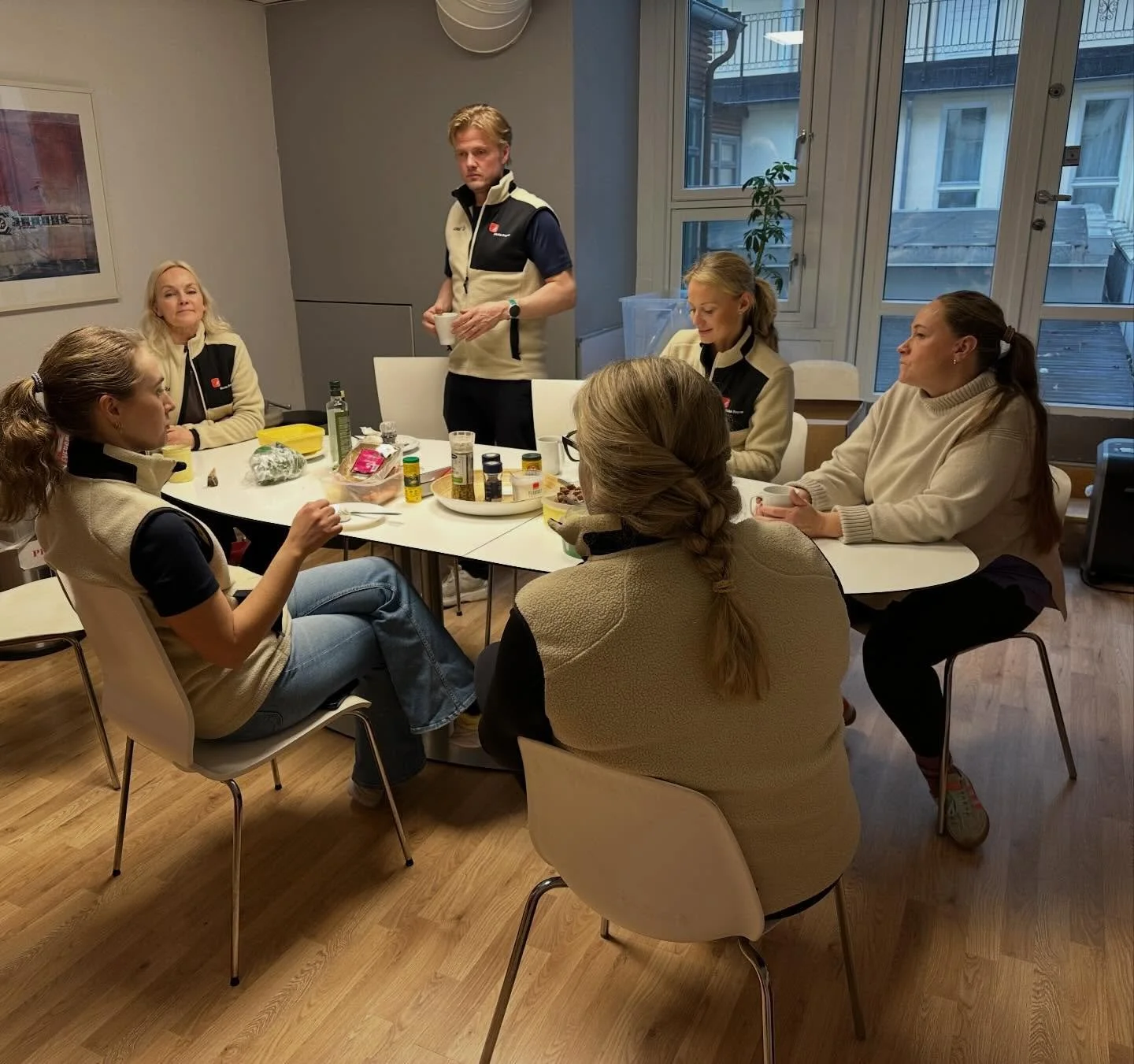 L&oslash;nsj hver dag kl 12 hos oss- et gledelig h&oslash;ydepunkt med gode kollegaer🙏💫 #kollegaer❤️