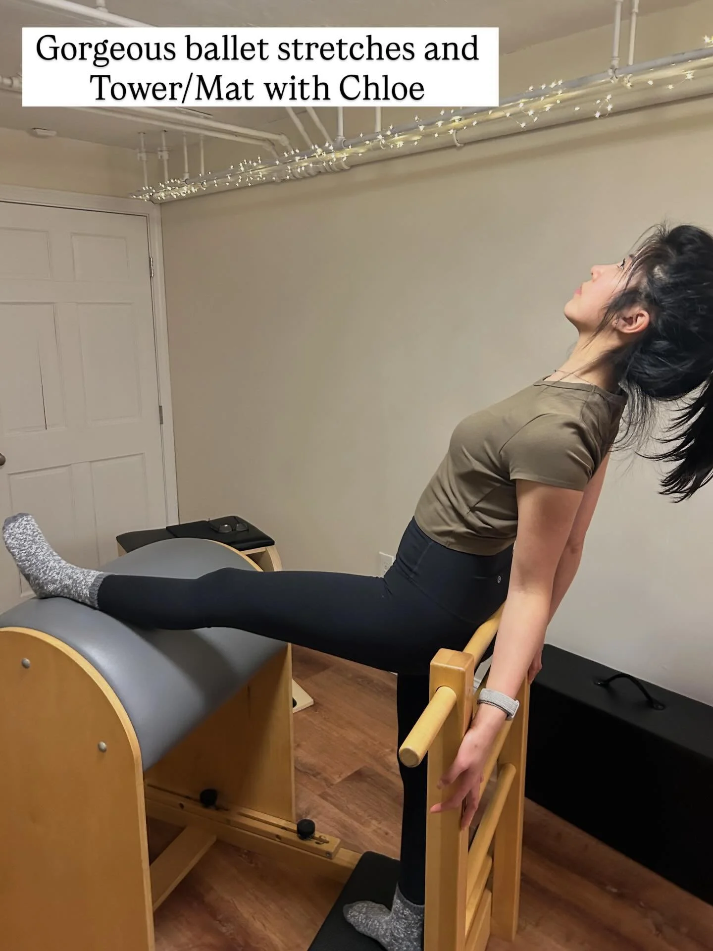 Working hard on the Tower/Mat and Ladder Barrel and having fun playing on all the equipment today. As you can see @chloeesuhh does such beautiful ballet stretches on the barrel and standing work with the rolldown bar on the Tower&hellip;#pilatesisfun