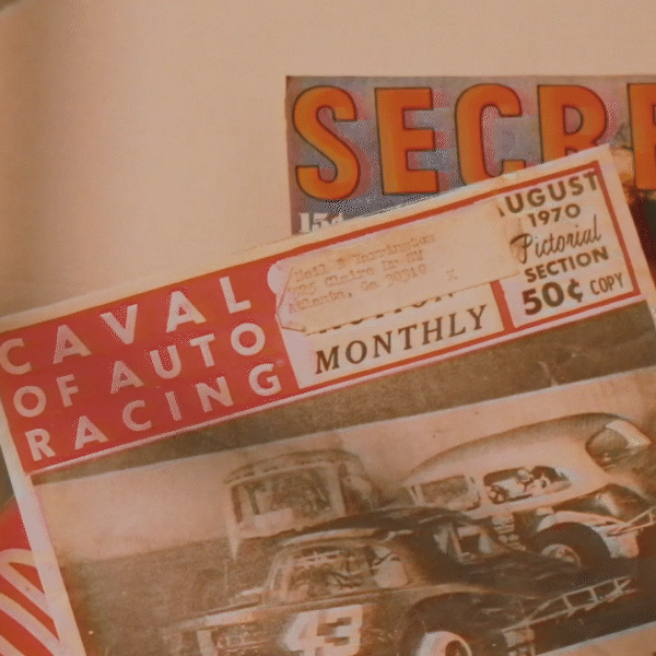 Générique Rear window, ombre fenêtre, magazine - capucine bertin