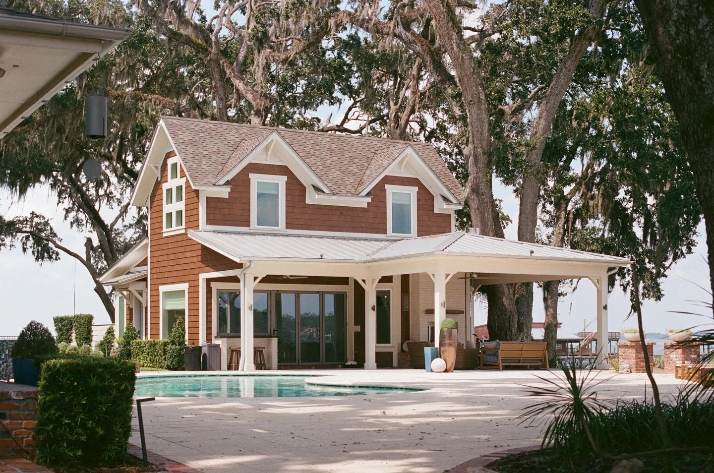 Pool and river views? Yes please.