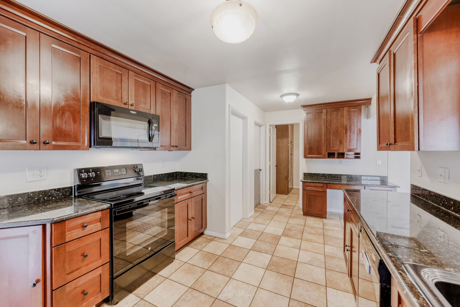 1117 Atwood St. kitchen appliances