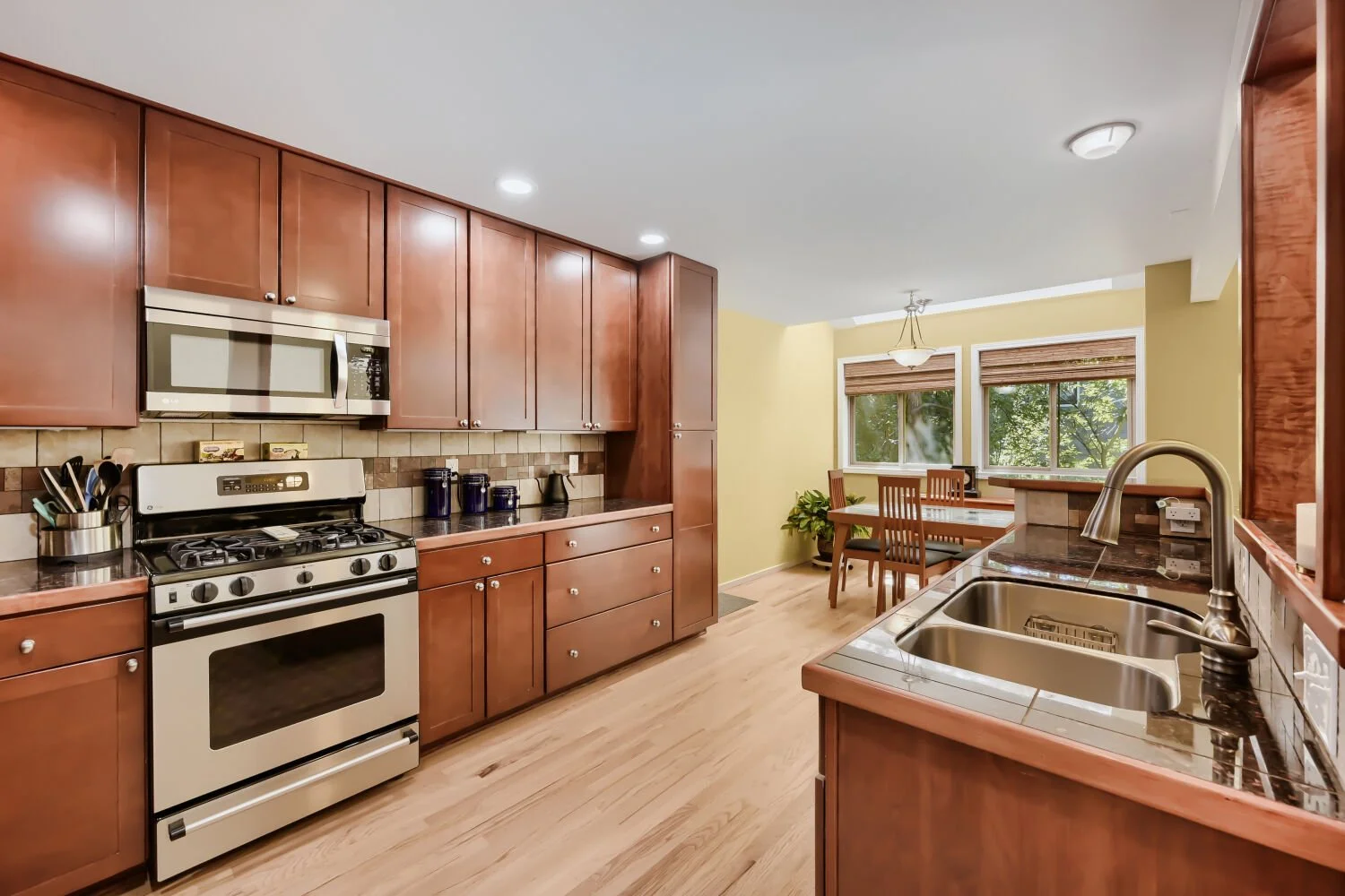 2710 Winding Trail Drive kitchen appliances