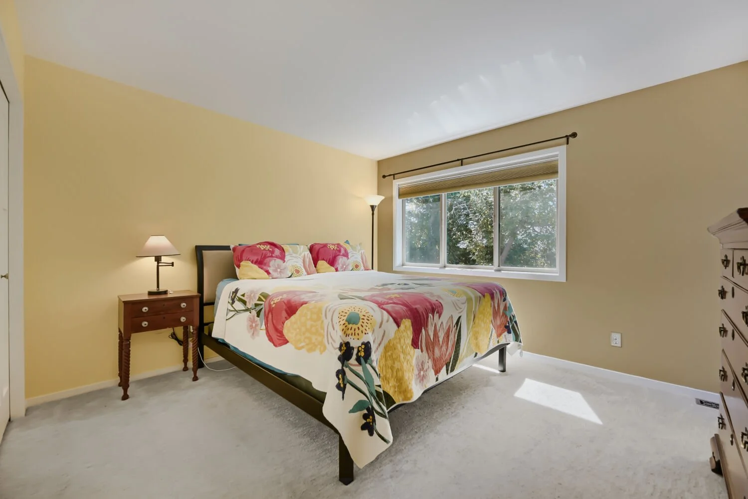 2710 Winding Trail Drive bedroom with window
