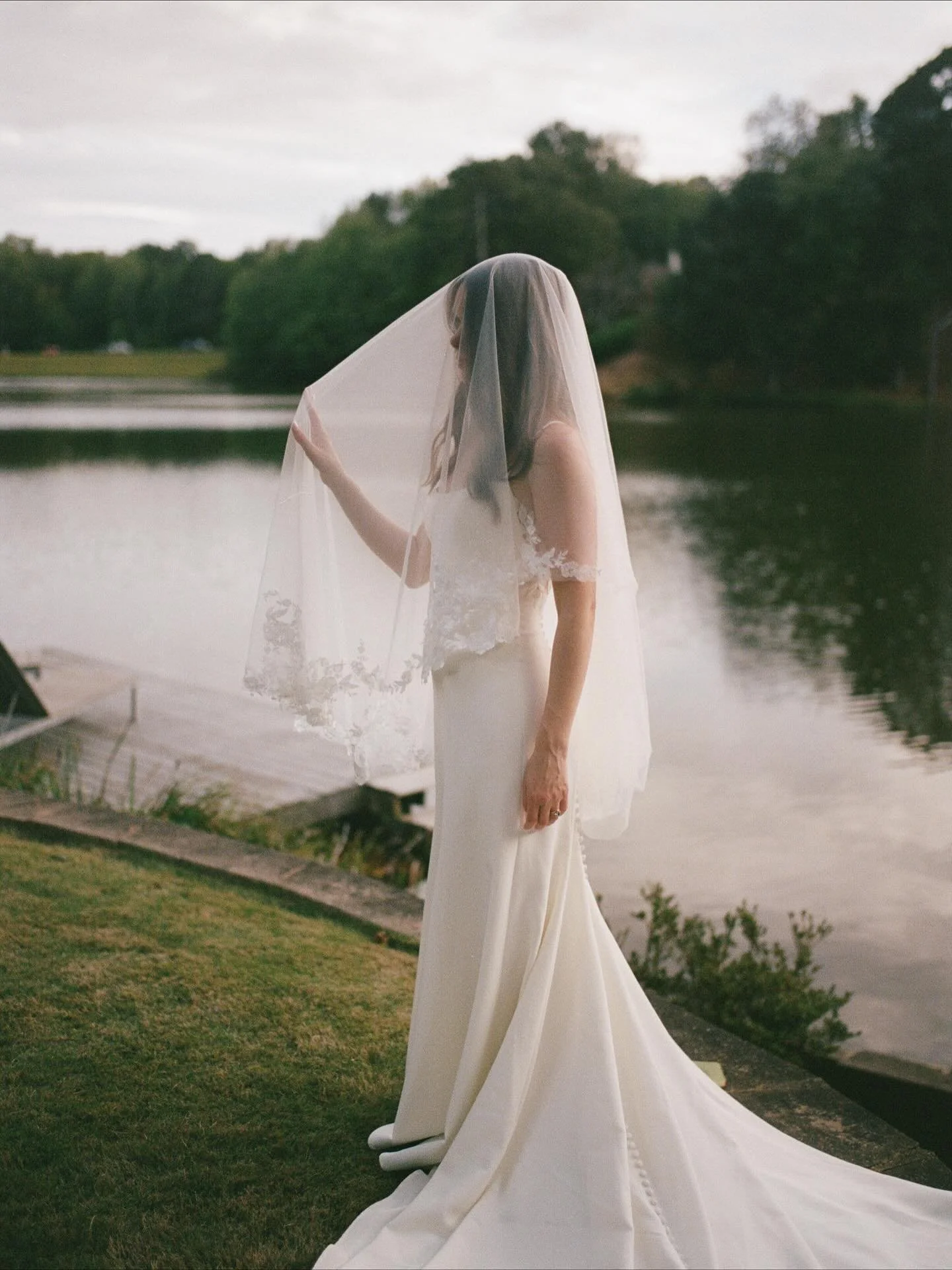 Emily, on film 🎞️✨

#bridalportraits #filmphotographer #weddingfilmphotographer #bridal #35mmfilm