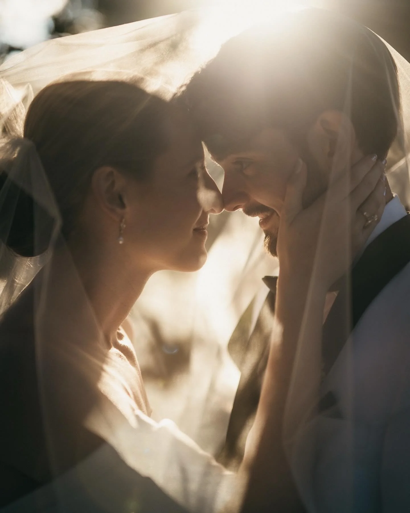 Nicole &amp; David ✨ My goodness, could a wedding day be any more lovely than this?! The perfectly crisp fall weather provided a gorgeous backdrop for their outdoor ceremony and dinner reception, before moving inside to dance the night away 🪩 And we