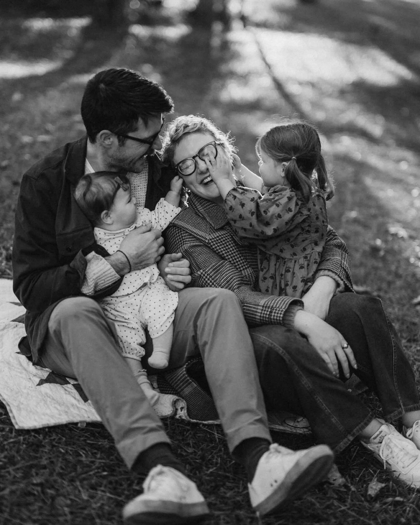 If there&rsquo;s one thing I know about family sessions, it&rsquo;s that I love a good cuddle puddle 💕