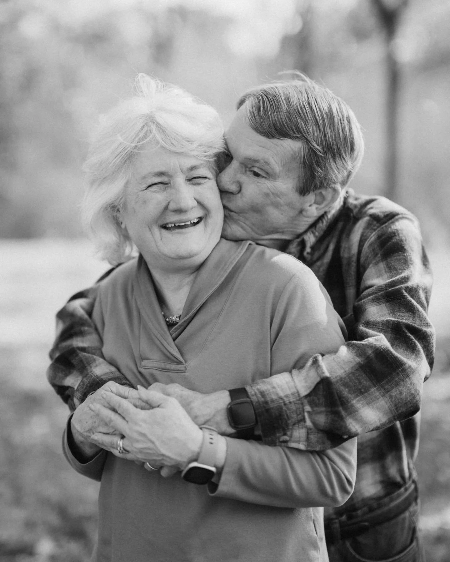 A highlight from my mini sessions this fall: this couple has been married for fifty years, and their family asked me to photograph them as a way of celebrating and marking such a special milestone 🤍 what a privilege!