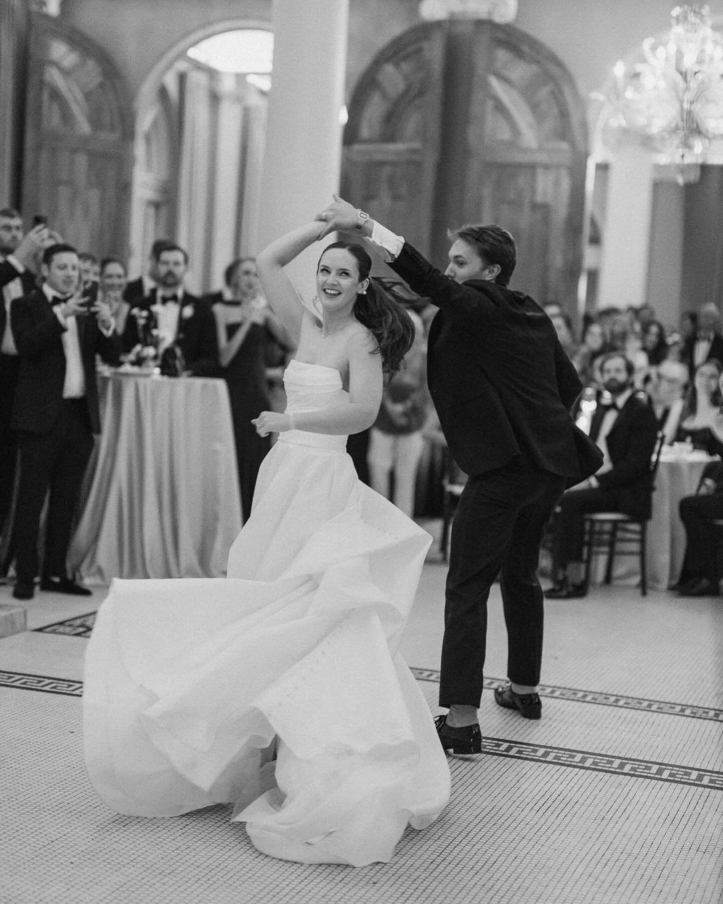 MC &amp; J &bull; part two &bull; what a party! 🎉

@georgianhall was a stunning backdrop for this evening wedding. My girl @fortefleurflorals stunned with her centerpieces per usual. Creative and tasty food stations by @southkitchenbar. And @emerald