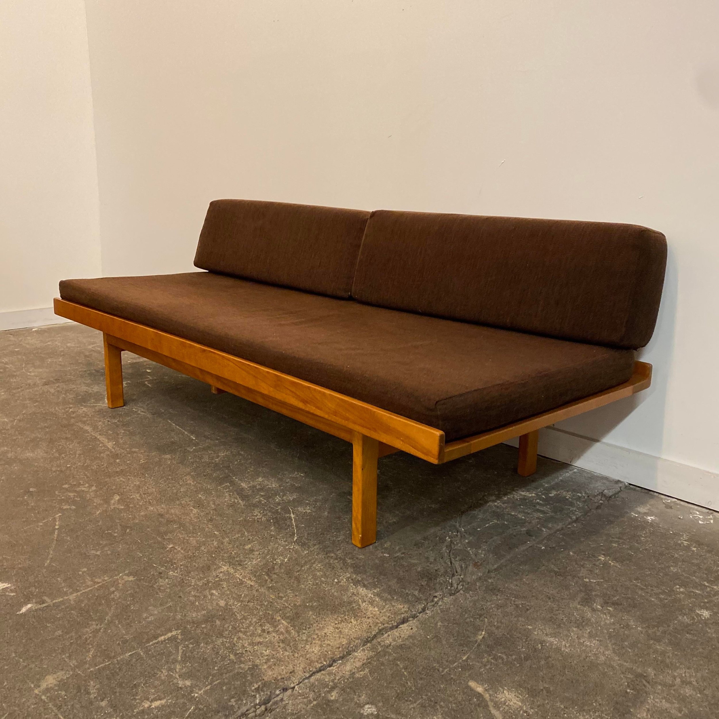 mid-century-modern-daybed-by-arden-riddle-8565.jpeg