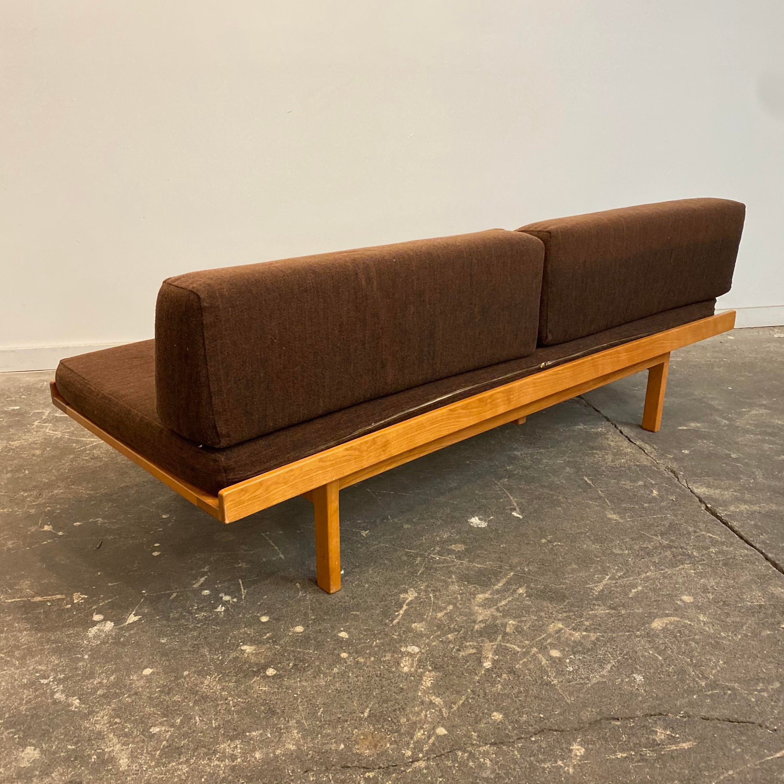 mid-century-modern-daybed-by-arden-riddle-3593.jpeg