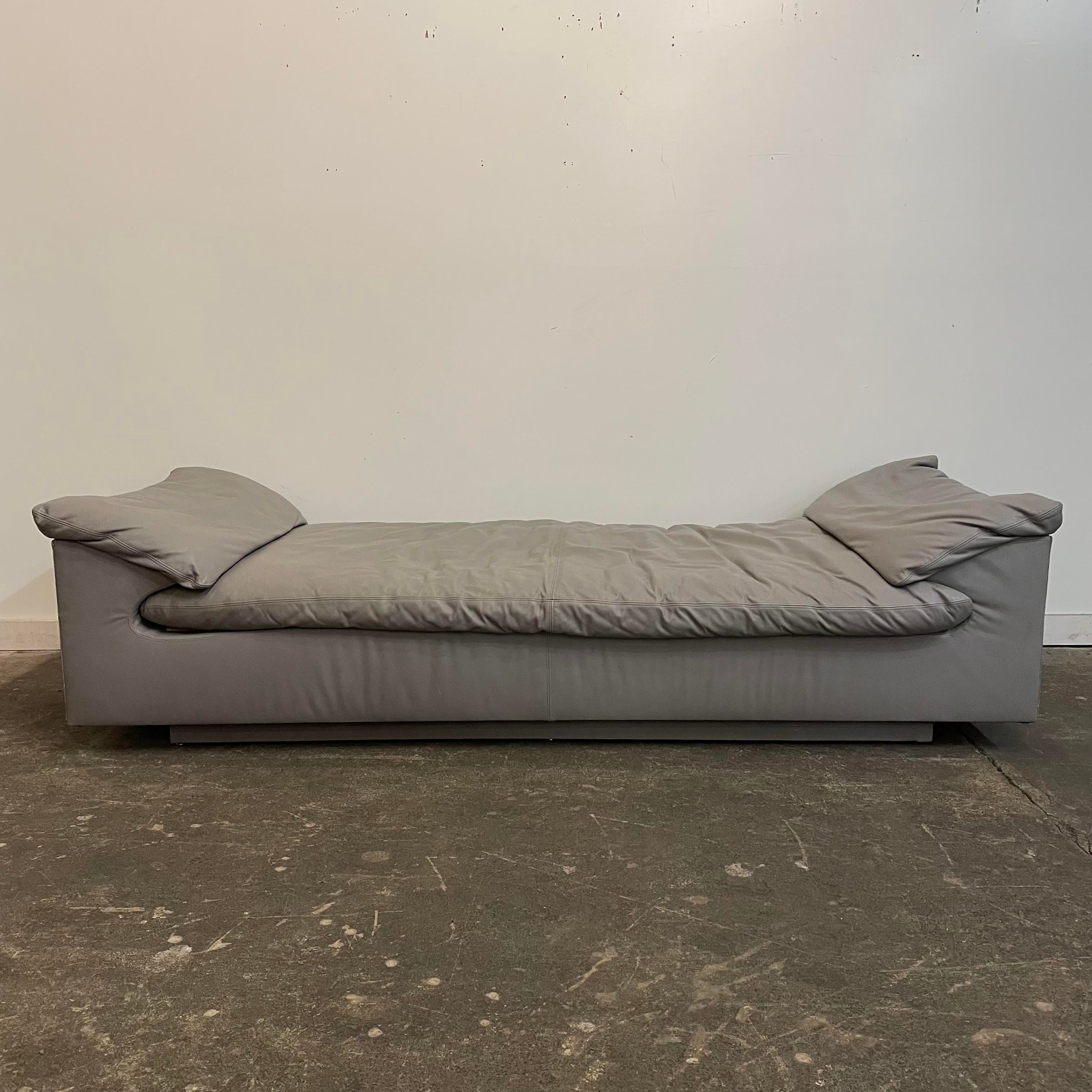 1980s-preview-furniture-grey-leather-daybed-attributed-to-vladimir-kagan-9355.jpeg