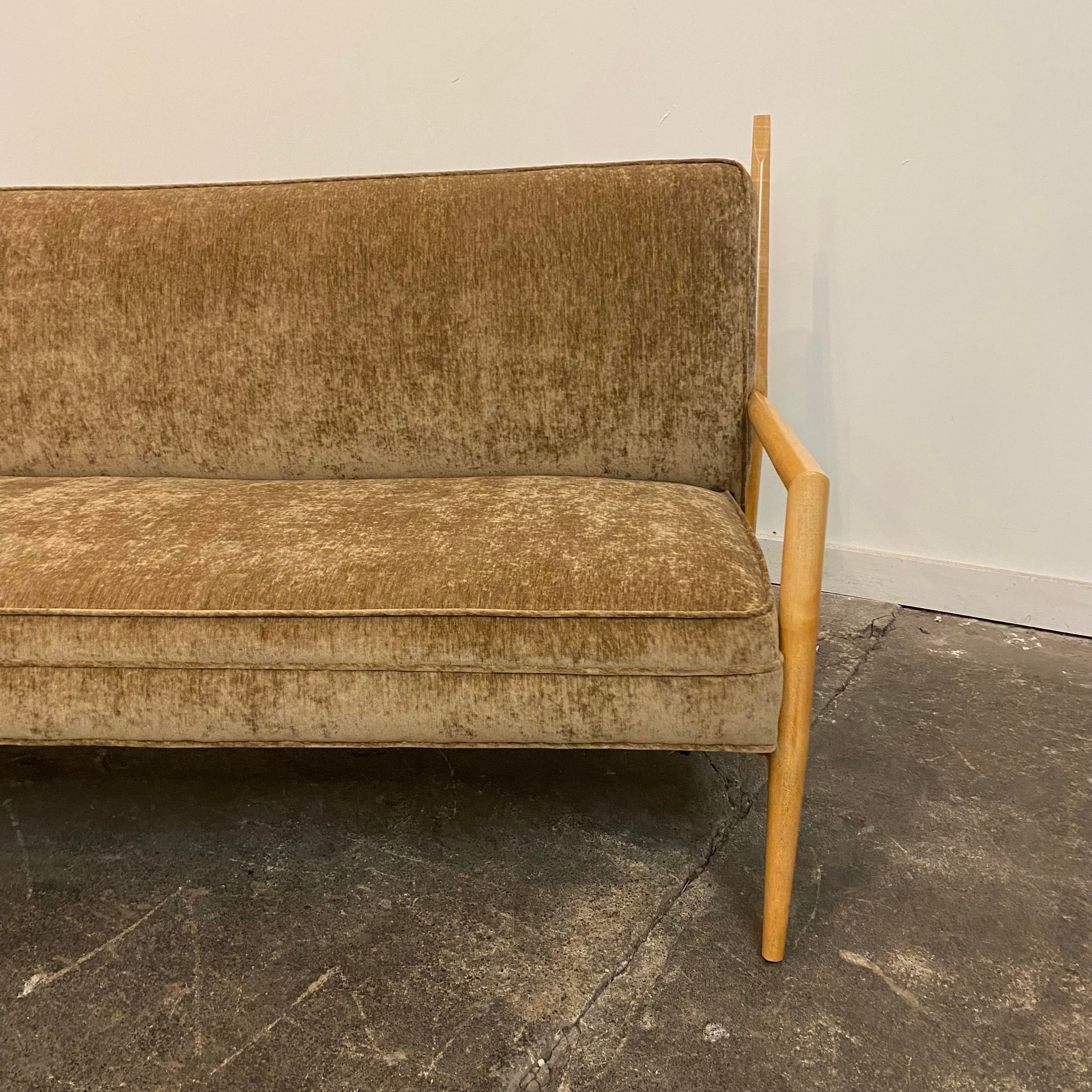 1950s-mid-century-modern-sofa-by-paul-mccobb-for-planner-group-9447.jpeg