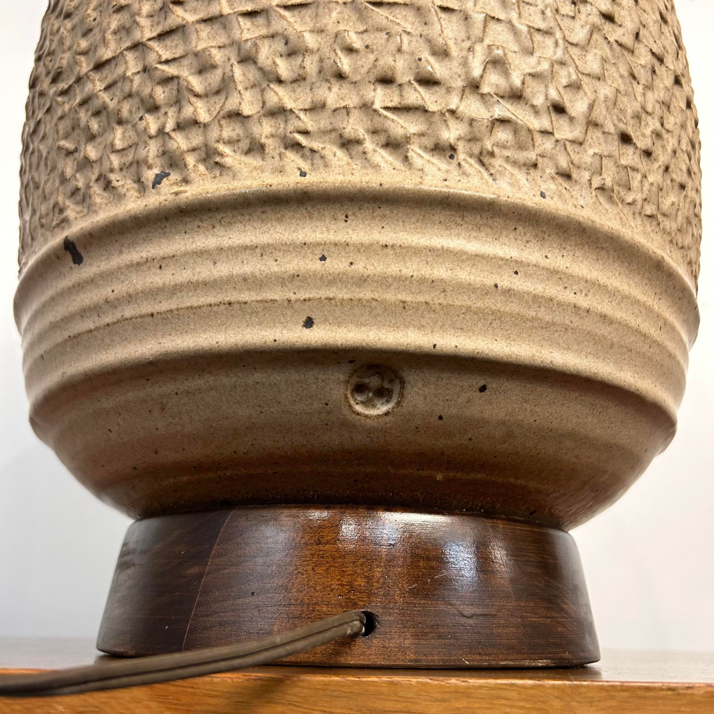 bob-kinzie-pottery-table-lamp-mid-century-modern-american-studio-9291.jpeg