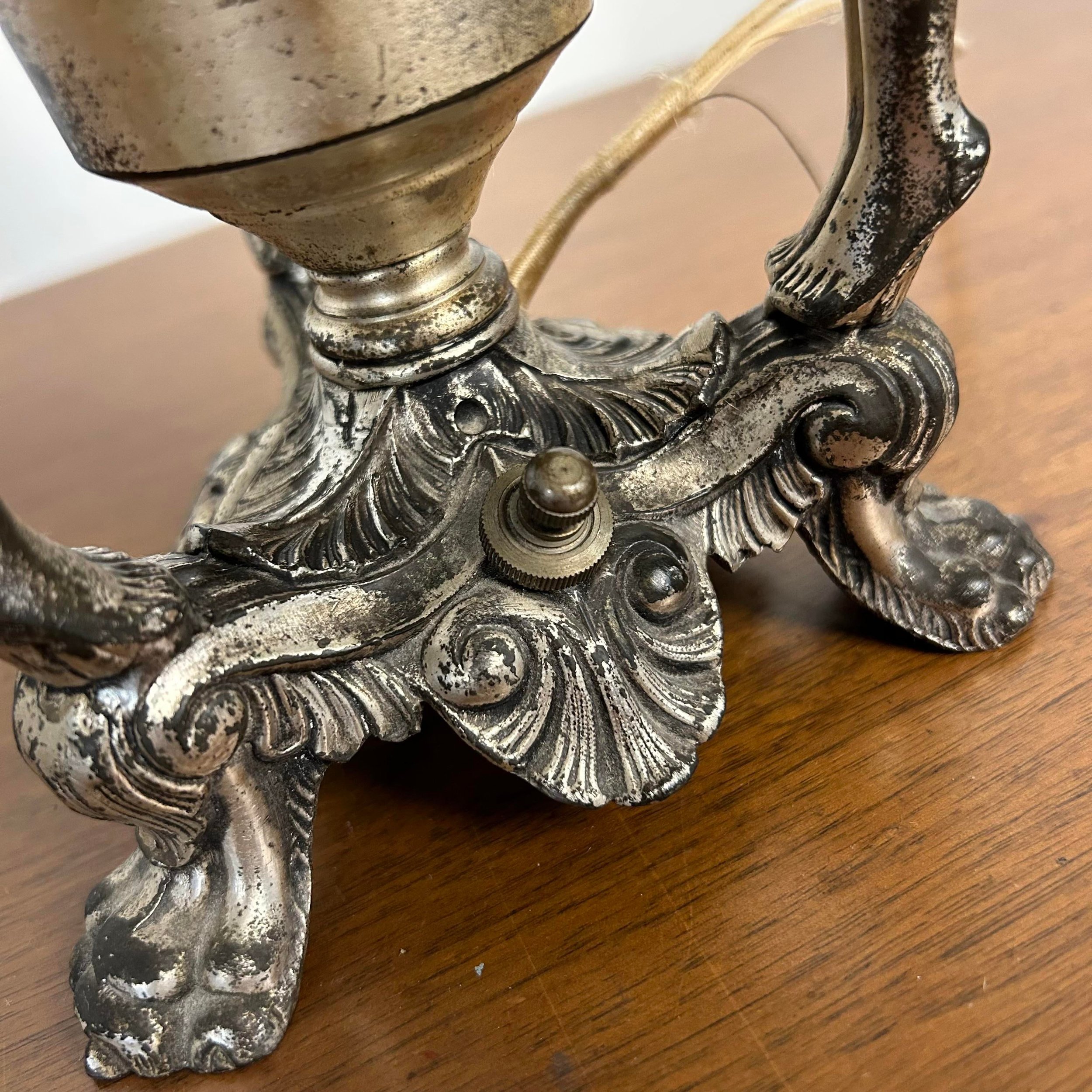 art-deco-figures-holding-vase-table-lamp-frankart-2974.jpeg