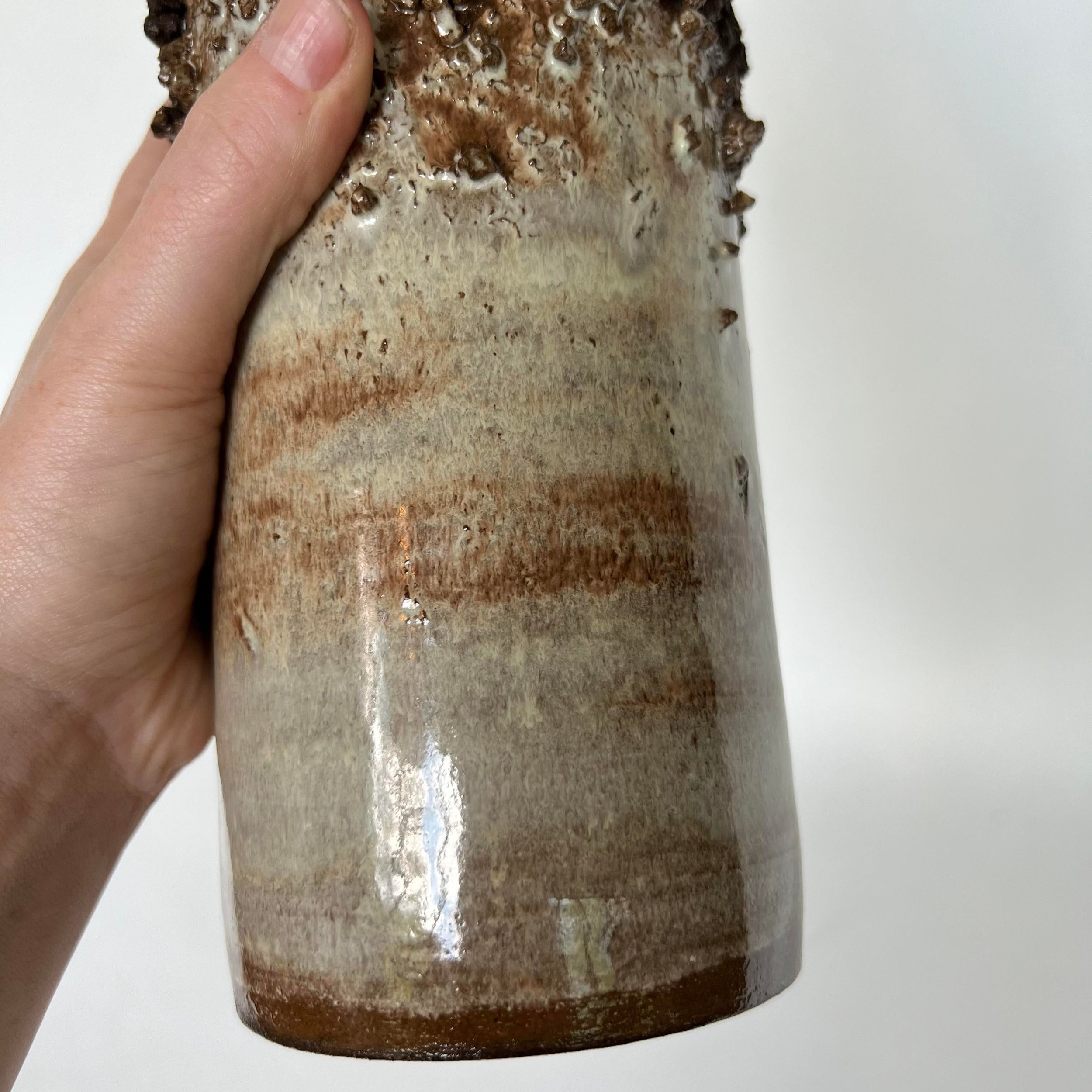 ceramic-icelandic-vase-with-lava-volcano-ash-0800.jpeg