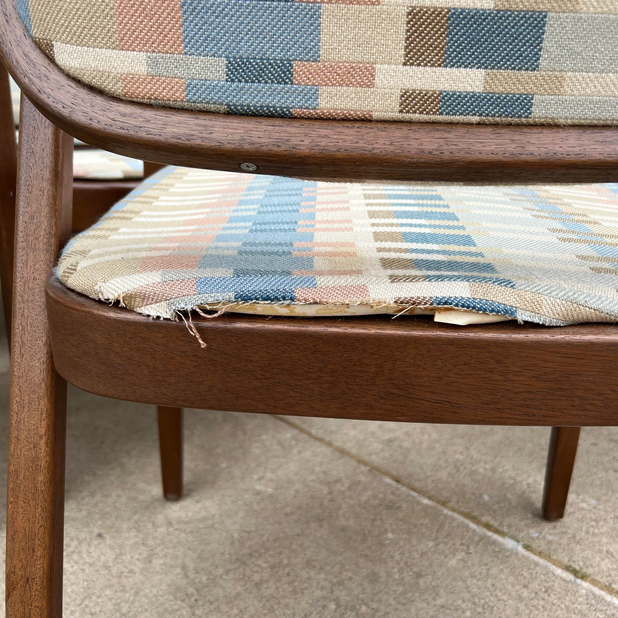 bentwood-office-chairs-by-don-pettit-for-knoll-5317.jpeg