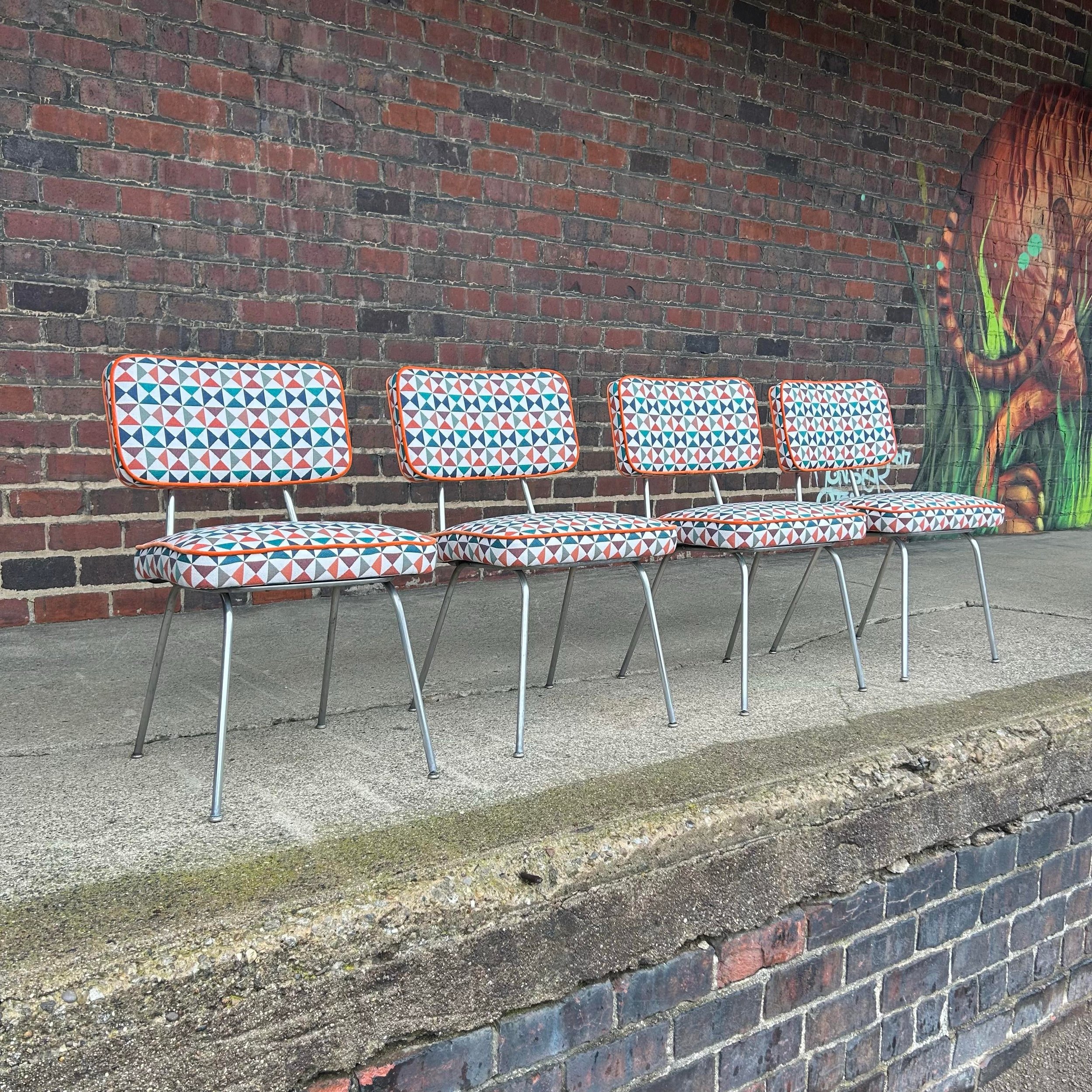 set-of-4-early-george-4671-aluminum-frame-nelson-chairs-recovered-in-geometric-sunbrella-fabric-8703.jpeg