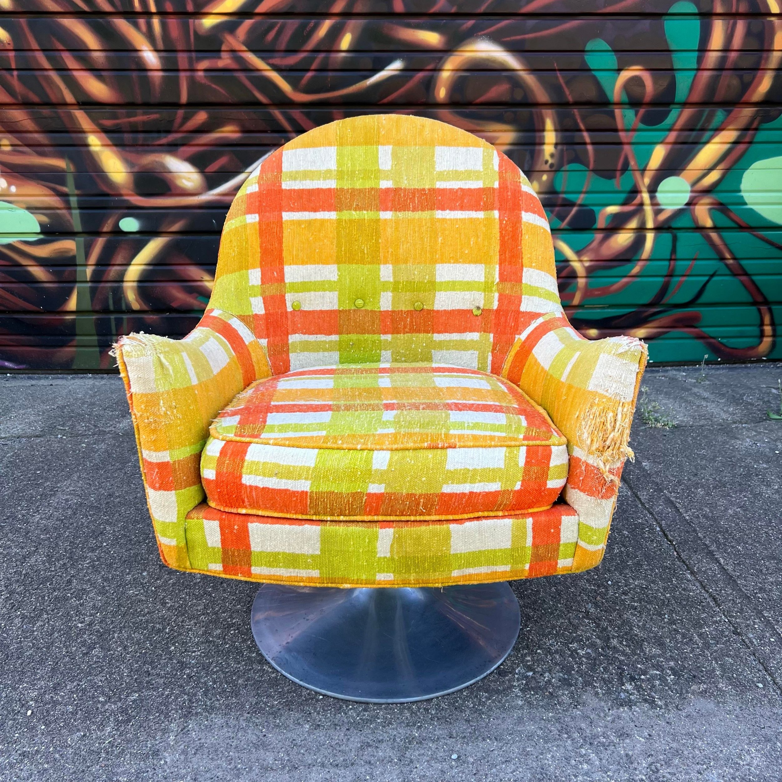 tulip-base-mid-century-modern-swivel-chair-7113.jpeg