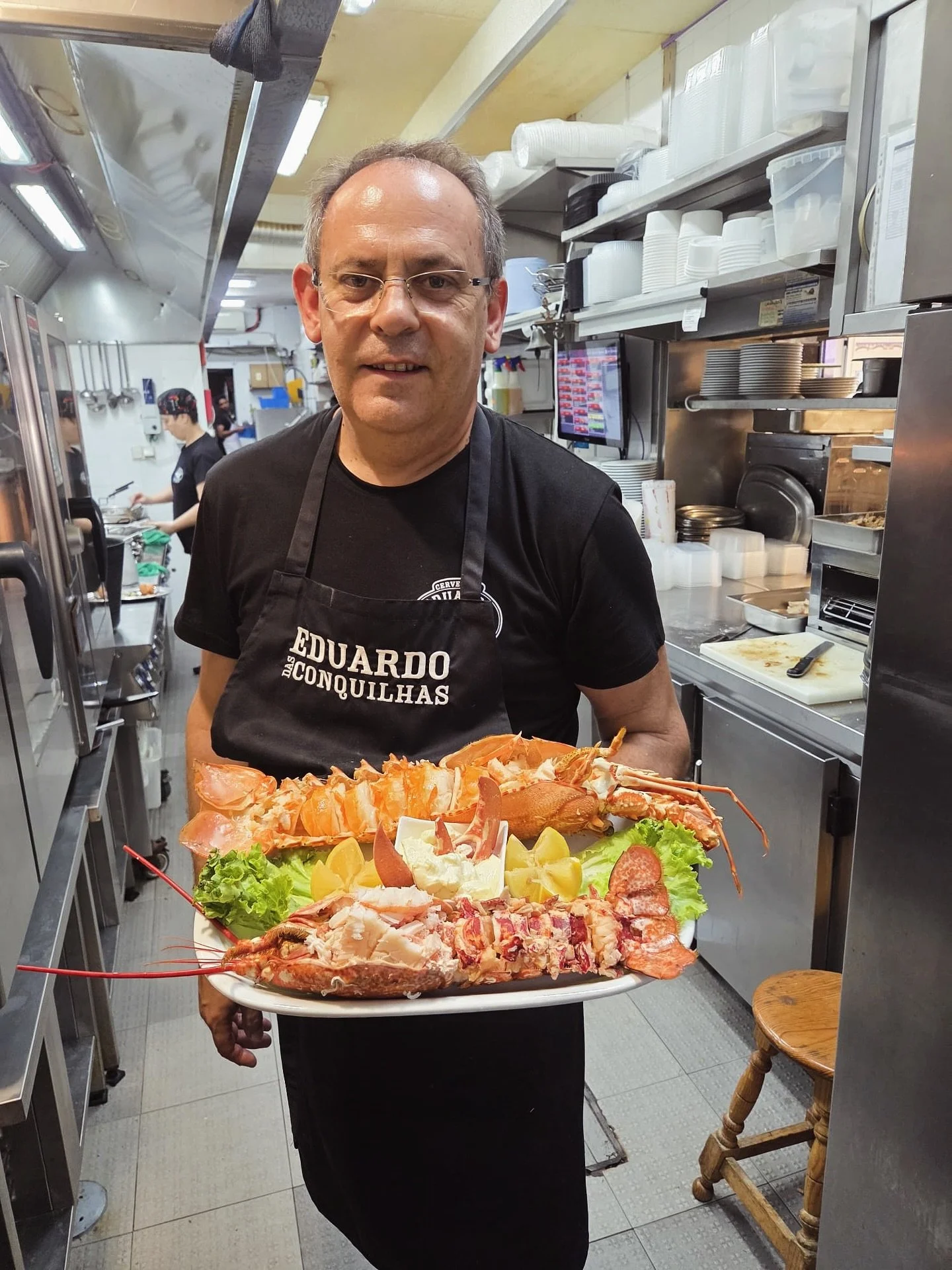 Luís Ralão acabou de preparar um lavagante e uma lagosta como só ele sabe.
Com a mestria de sempre e o sabor de que todos já conhecem.
🦞🦀 Estamos à vossa espera!