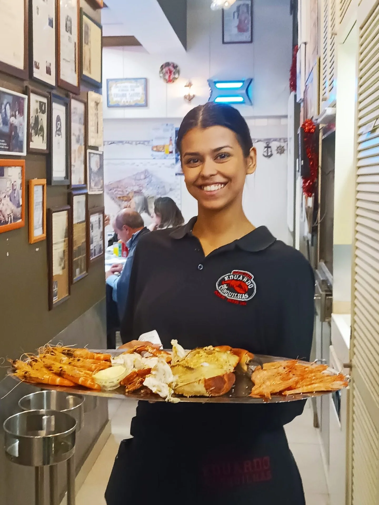 🦀🦐 Uma mariscada como s&oacute; o Eduardo sabe preparar!
Perfeita para partilhar&hellip; ou n&atilde;o! 😄

Camar&atilde;o, sapateira, am&ecirc;ijoas e muito mais &mdash; sempre fresco, sempre no ponto.

📍Na Cervejaria Eduardo das Conquilhas, na P