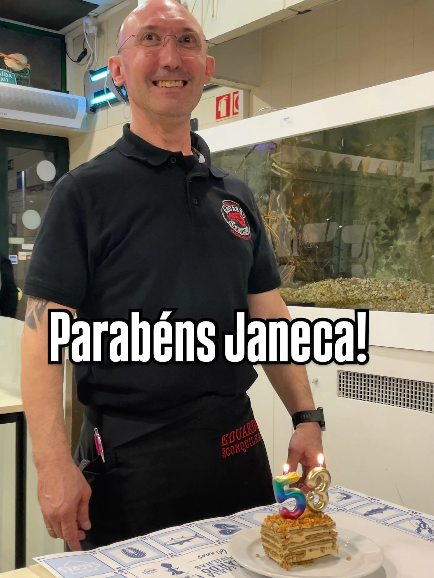 O Novo Amanhecer

A sede que antes me prendia,
hoje &eacute; sede de horizonte.
O peso que a alma carregava, ficou na margem da fonte.
N&atilde;o foi um passo de m&aacute;gica, foi um passo de cada vez.
Entre a queda e a coragem, a vida se refez.
Que