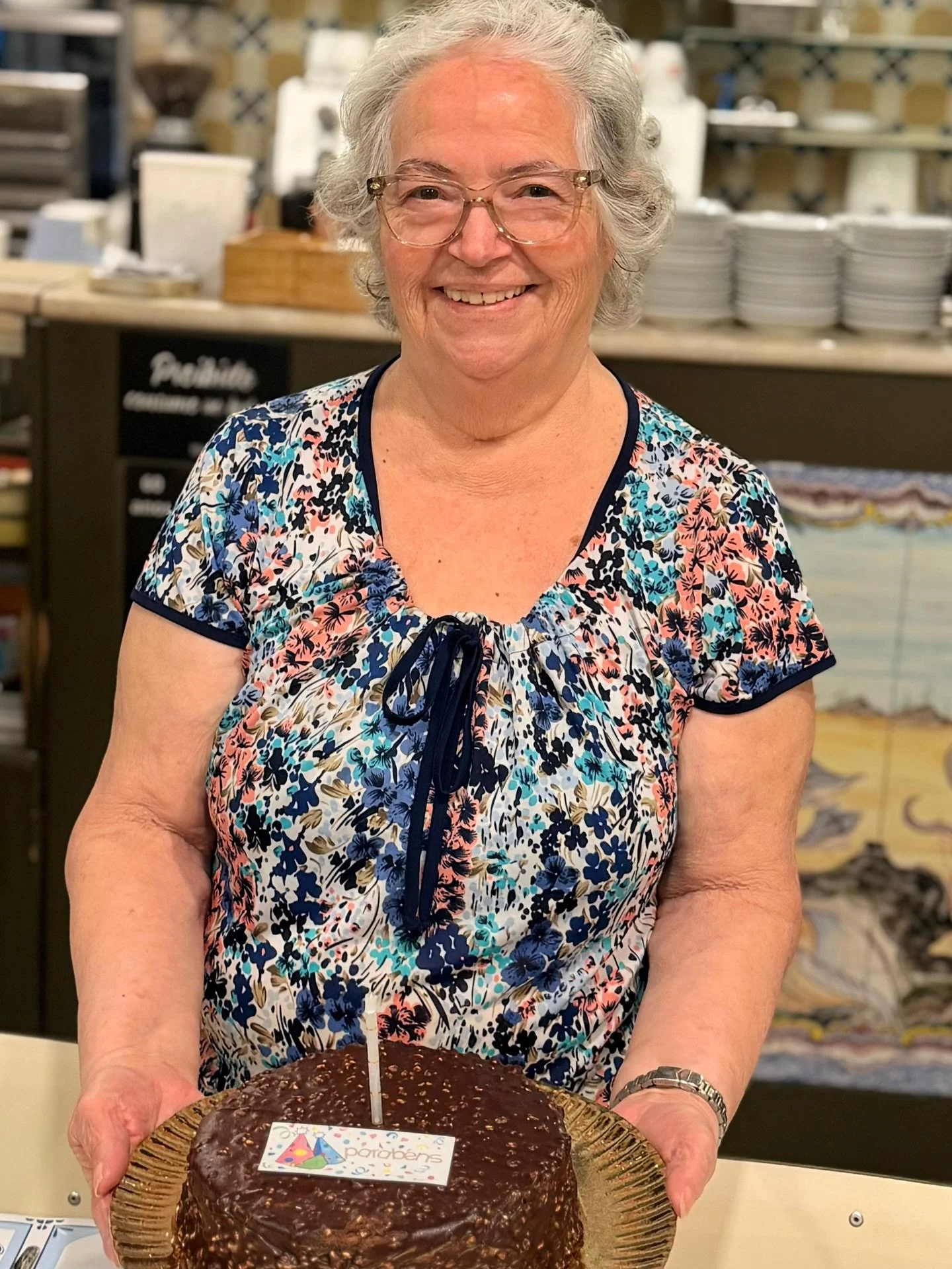 Mais um anivers&aacute;rio na fam&iacute;lia do Eduardo! 🎉

Embora com uns dias de atraso, n&atilde;o pod&iacute;amos deixar de assinalar o anivers&aacute;rio da nossa querida Tia Laurinda &mdash; 74 anos de juventude! 💙

Muitos parab&eacute;ns e q