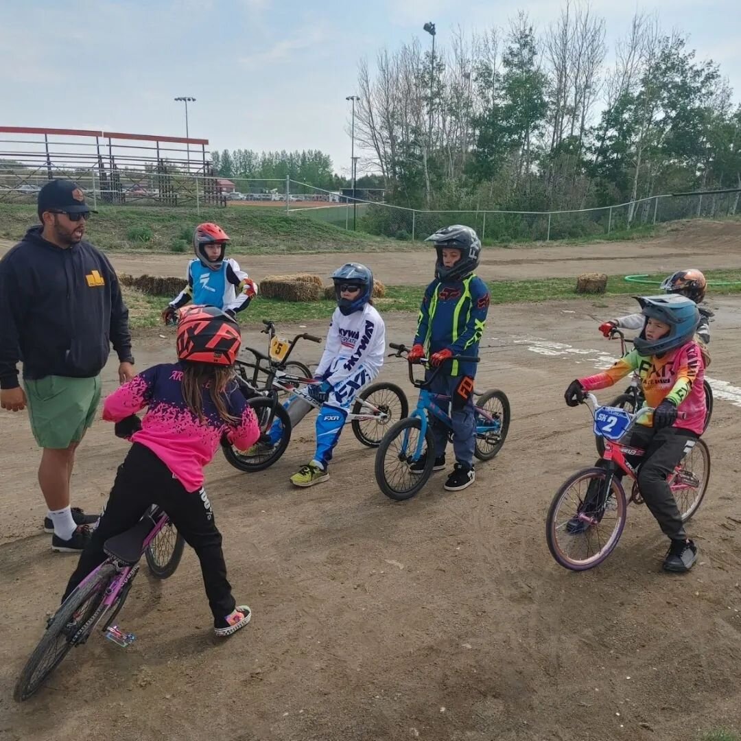 Huge Thank You to Coach Kiran Kawa of @otbclinics for your continued partnership with Diamond BMX. Coach Kiran provided a spectacular coaching session for a kickoff to a great 2023 season. Team Sask Members were in attendance along with riders from a