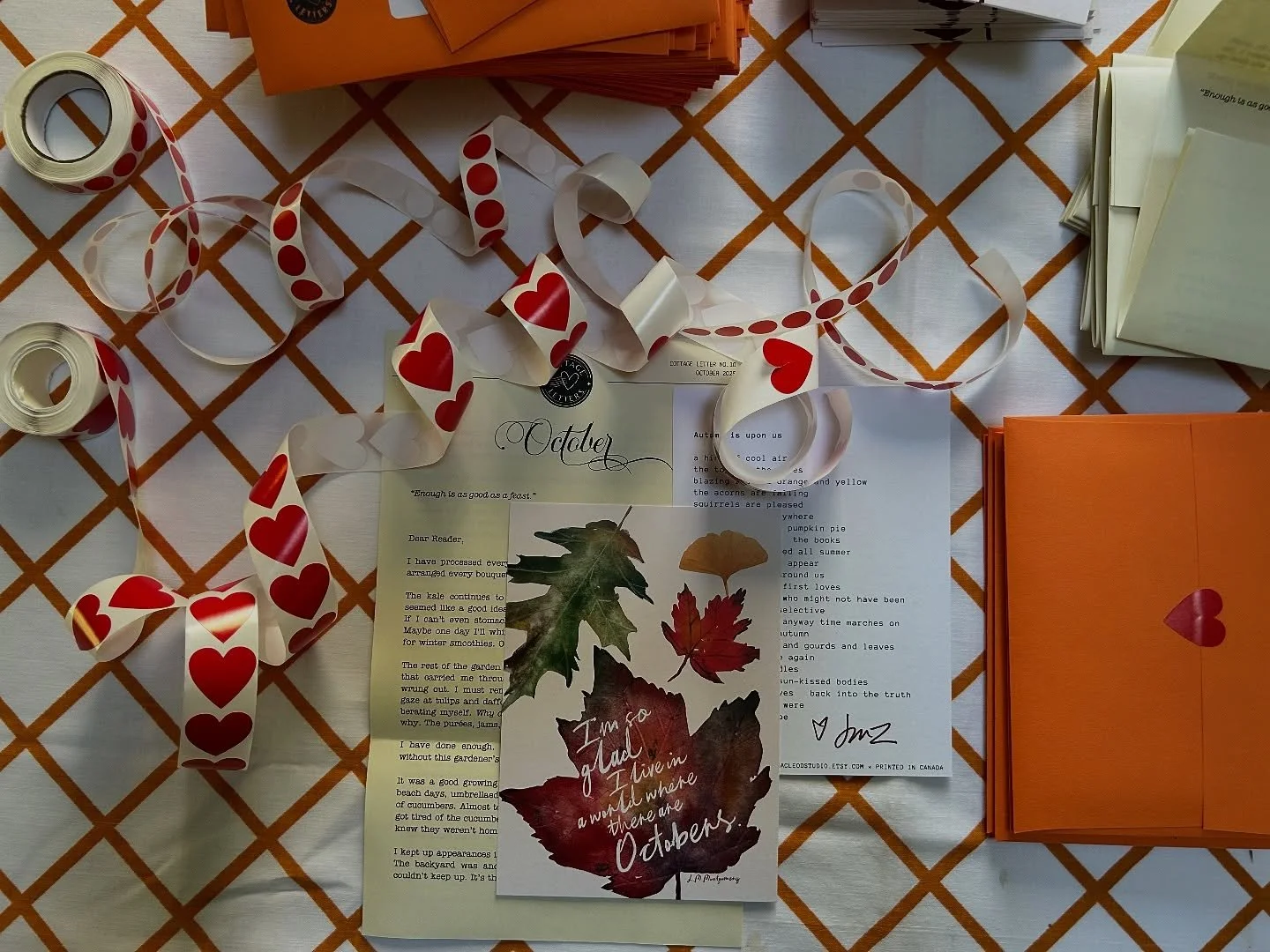 With a warm autumn we had more colours than usual. A round up of colourful projects around the house. A few days left for the October Cottage Letter. November is on deck&hellip;