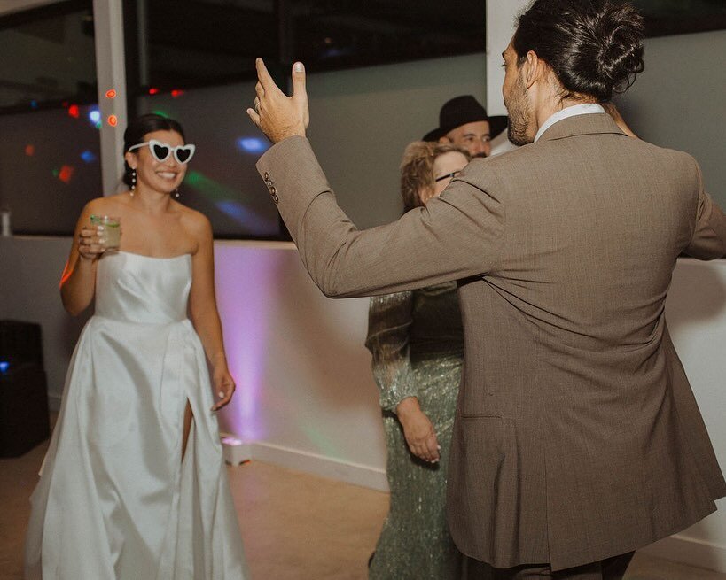 I still can&rsquo;t get over the energy at S+K&rsquo;s wedding. They were such a fun crowd to get down with! 
.
.
.
.
Photographer- @samanthaalvizar 
Venue- @thesimonevents 
.
.
.
.
.

#mixingdj #musicdj #djlife #eventdj #weddingentertainment #dancef