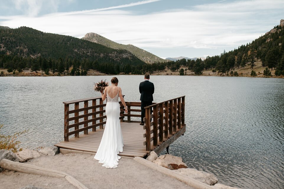 What an amazing night with P+E! There is nothing like a fall mountain wedding to really set the mood for the evening. 
.
.
.
.
Photographer: @sweetjusticephoto 
Planner: @events.by.bee 
Venue: @thelandingatestespark 
Caterer: @jubilationscatering 
.
