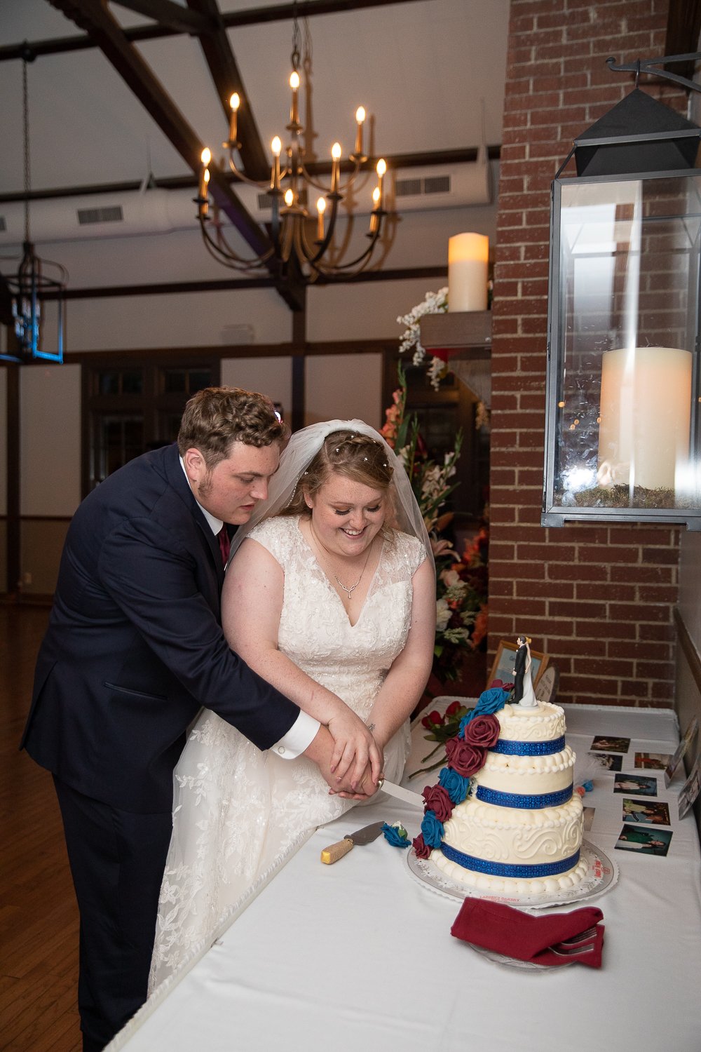 Bride and Groom Cutting cake at Meadowbrook Country Club Wedding