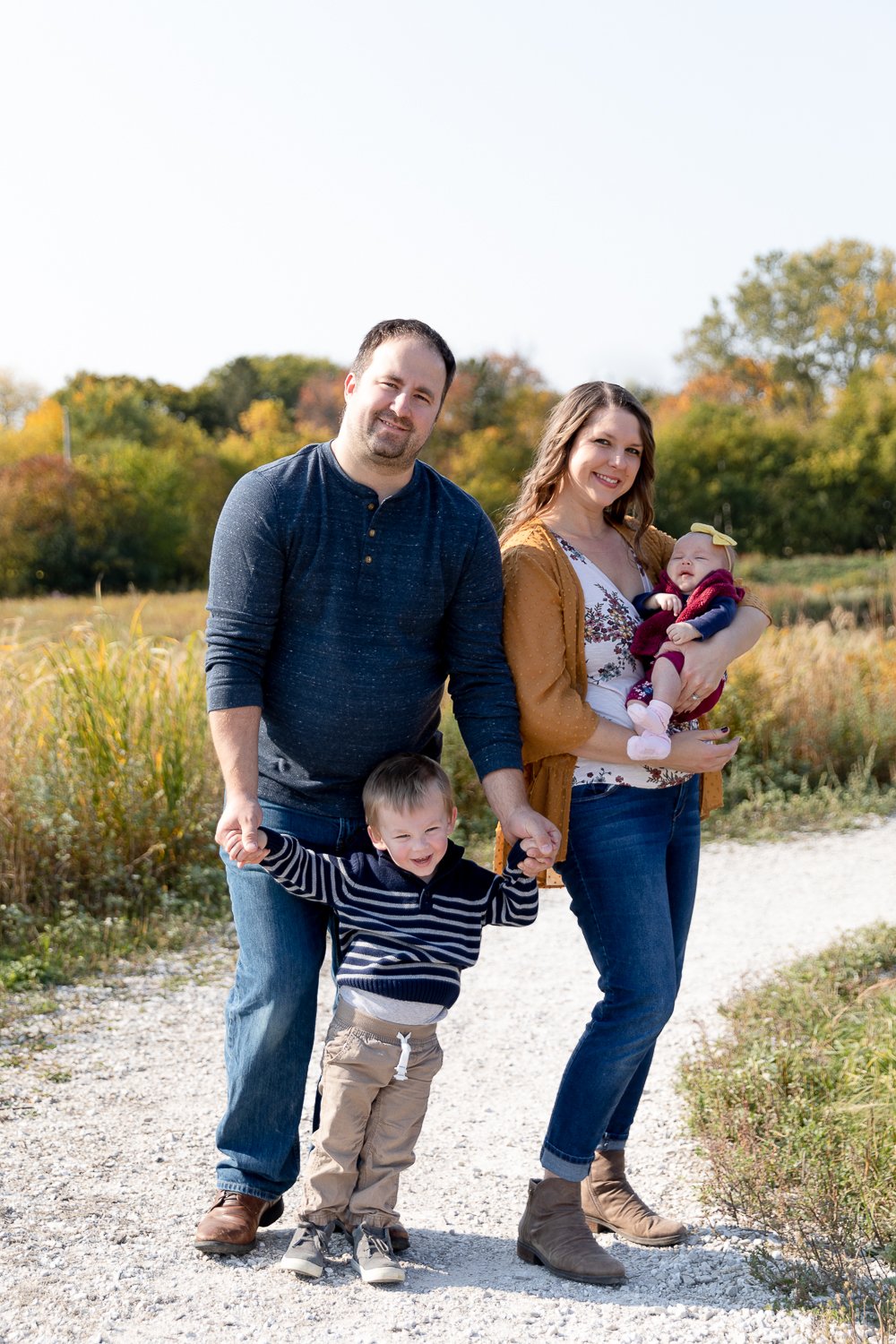 photo of a famiily of four during milwuakee fall mini sessions at Hartung park