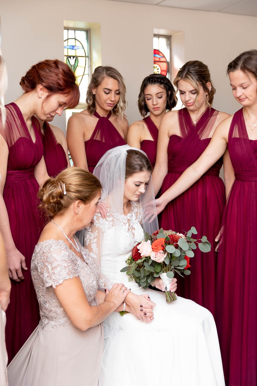 bridesmaids praying before ceremony