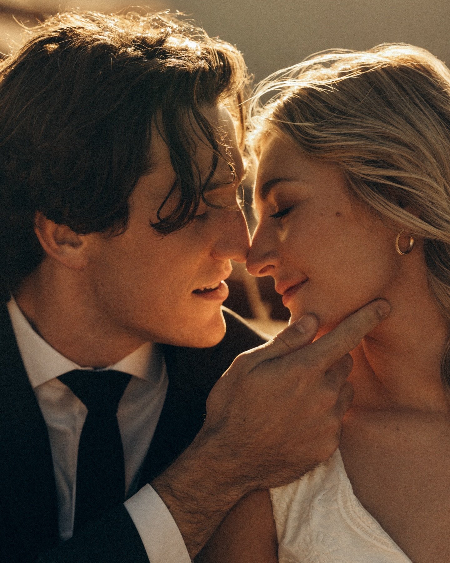 I am such a sucker for a good close up 🔥

#elopement #elopementphotographer #weddingphotography #weddingphotographer #montanaweddingphotographer #wisconsinweddingphotographer #oregonelopementphotographer #californiaweddingphotographer #couples #coup