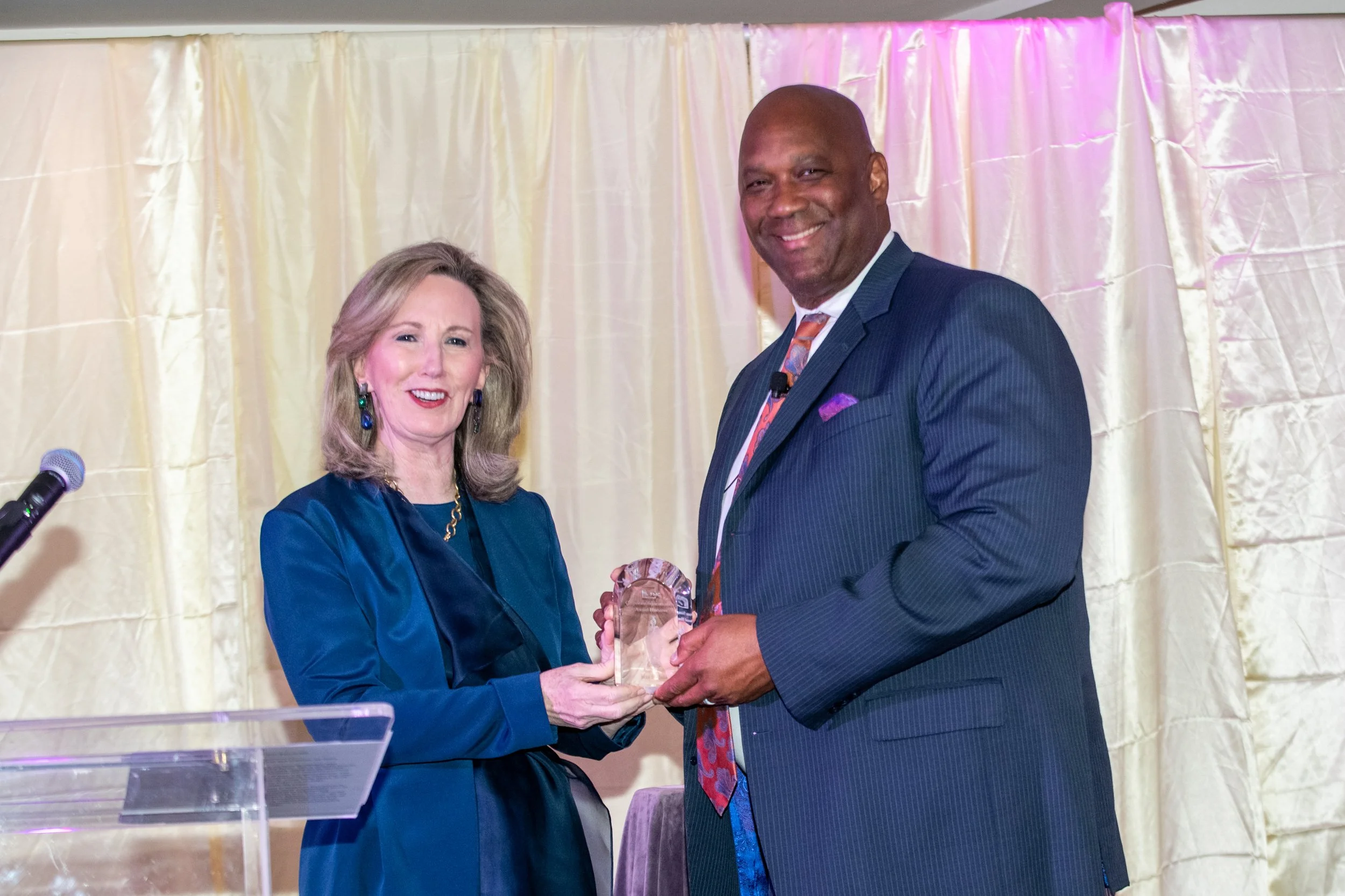 FMC President Barbara Comstock (R-VA, 2015-2019) presents the Statesmanship Award to the 2025 Corporate Honoree Aflac, represented by Brad Knox, VP of Government Relations.