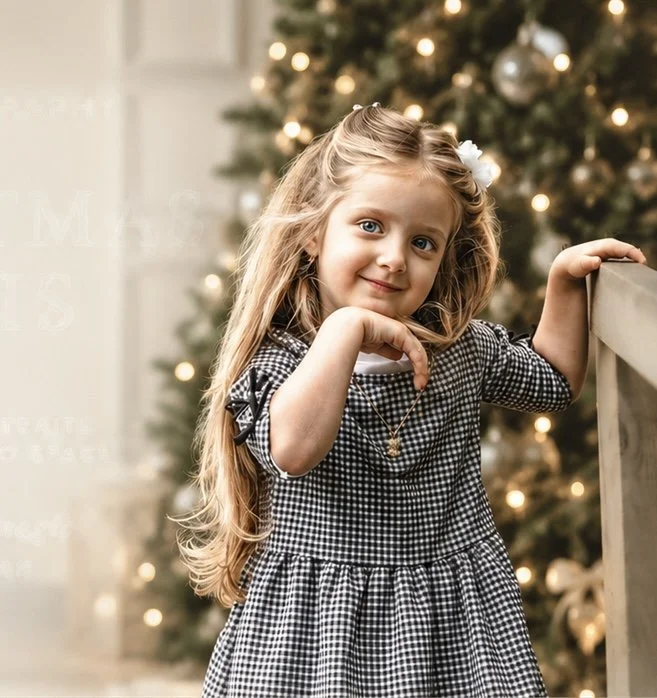 Christmas mini photography session in Aberdeen – elegant festive studio setup by Estherography