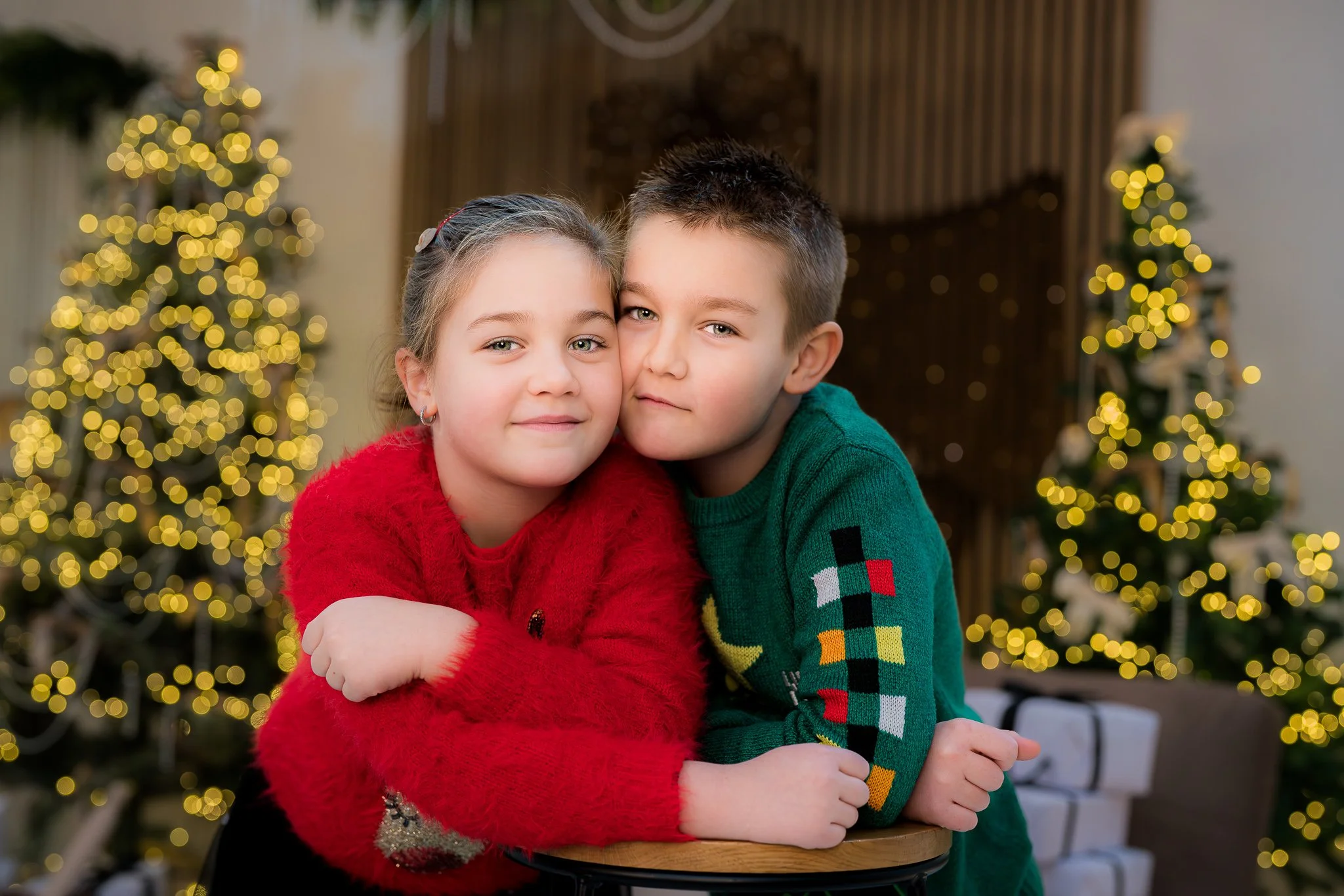Christmas mini photography session in Aberdeen – elegant festive studio setup by Estherography
