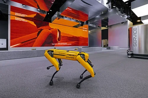 Hyundai_CES_26.format-webp.width-500_3eyTstVO39QoFGlt.webp