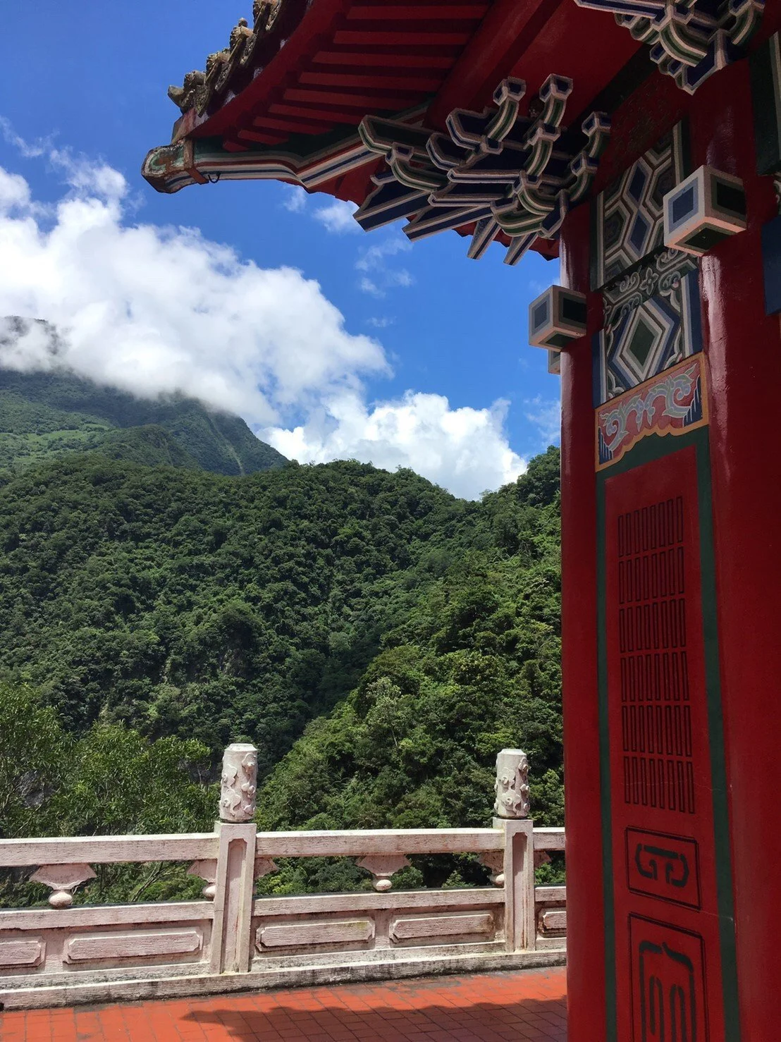 taiwan temple.jpg
