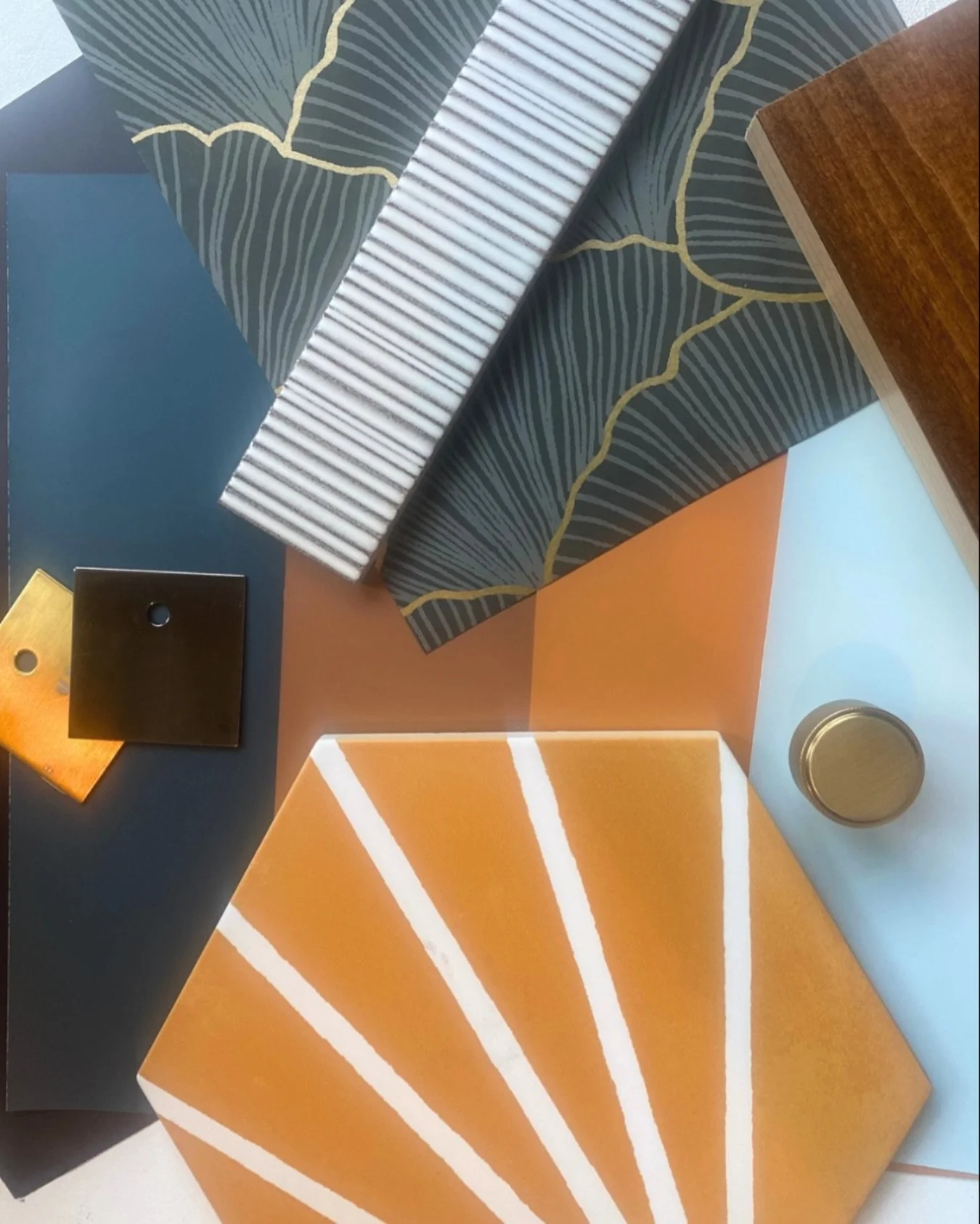 A little flat lay design inspiration for this Halloween Friday🎃.

#halloweenweekend #halloweenhome #ncinteriordesign #interiordesign #flatlays #flatlayfriday